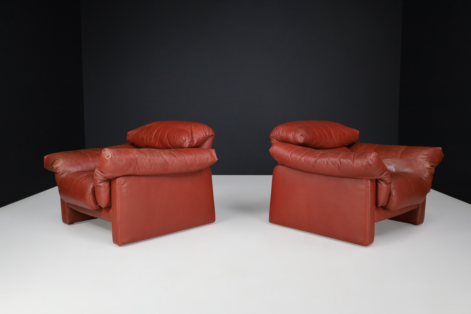 Post modern Patinated leather Lounge Chairs, Italy 1980s Late-20th century