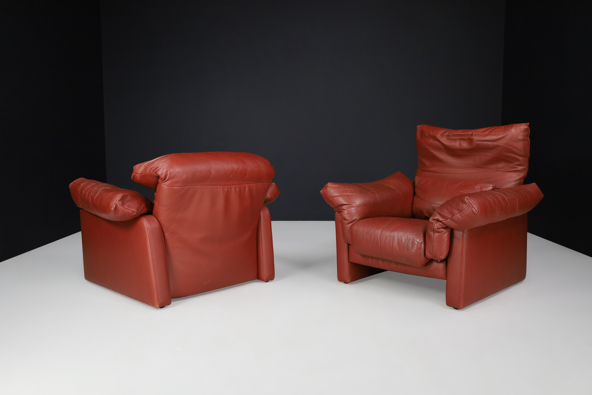 Post modern Patinated leather Lounge Chairs, Italy 1980s Late-20th century