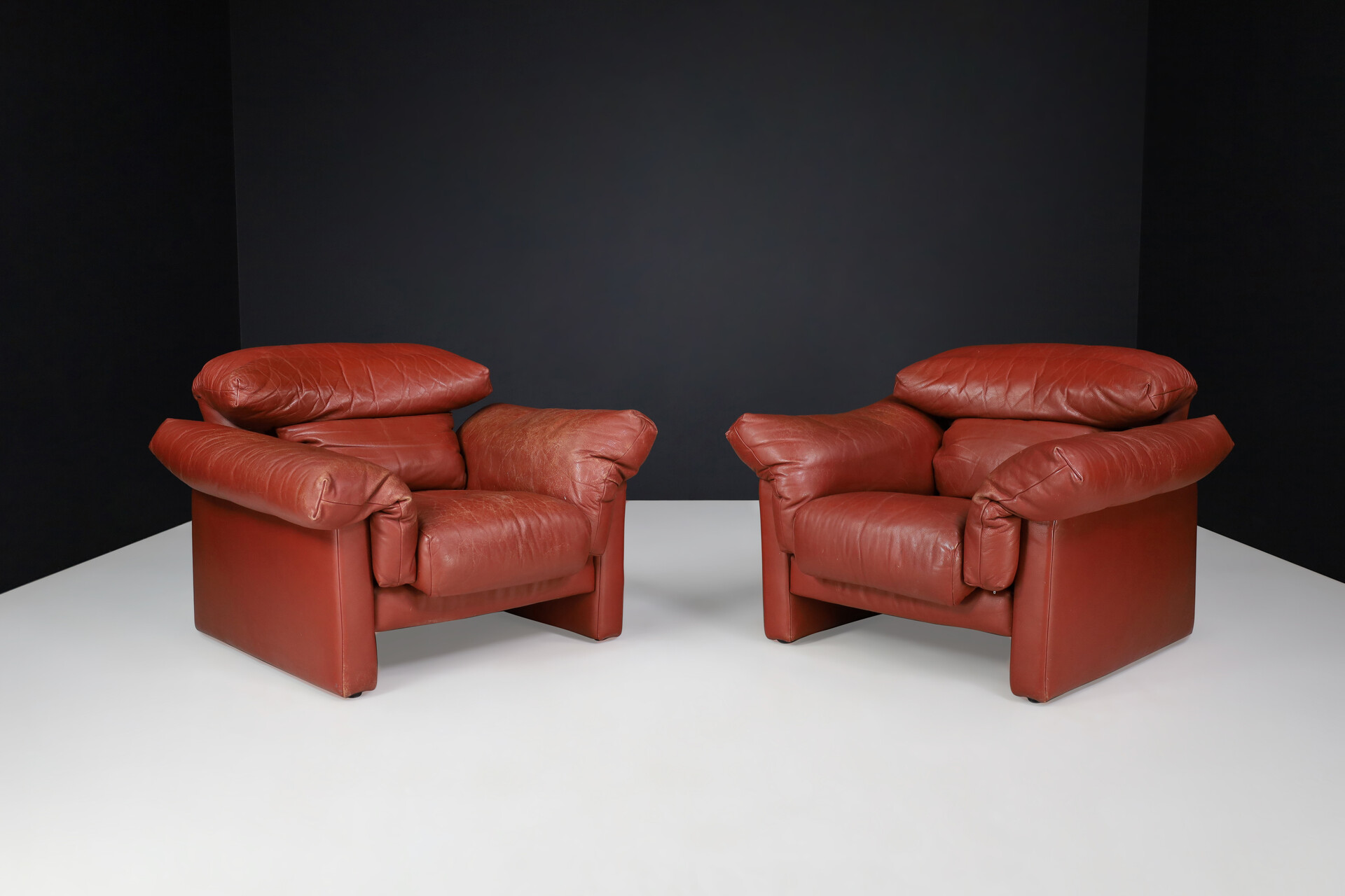Post modern Patinated leather Lounge Chairs, Italy 1980s Late-20th century
