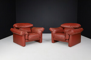 Post modern Patinated leather Lounge Chairs, Italy 1980s Late-20th century