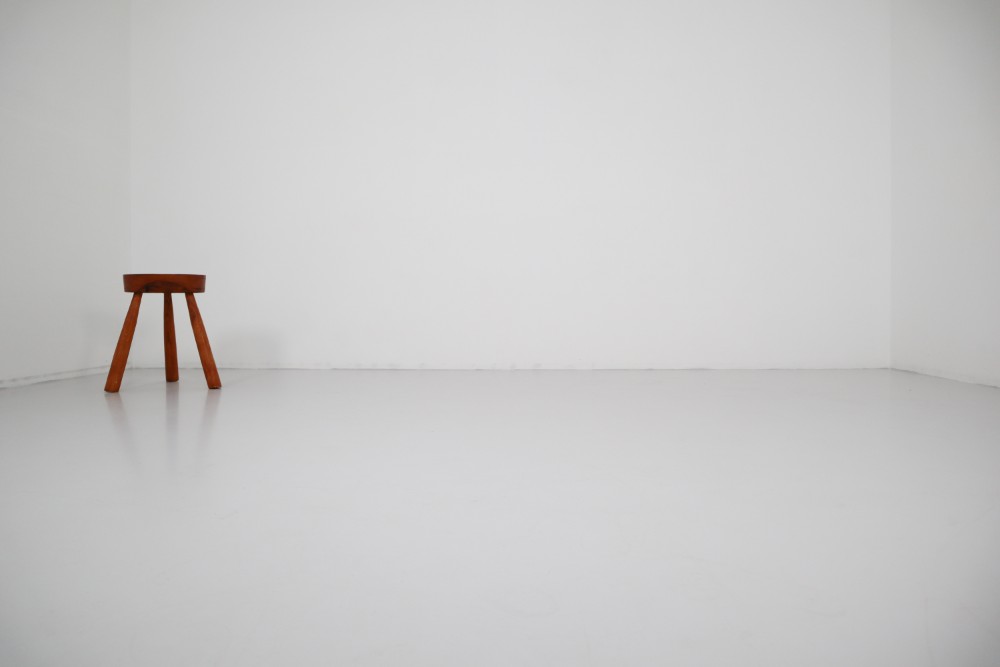 Primitive Elm Stool in Elm France 1960s in the style of Charlotte Perriand Mid-20th century