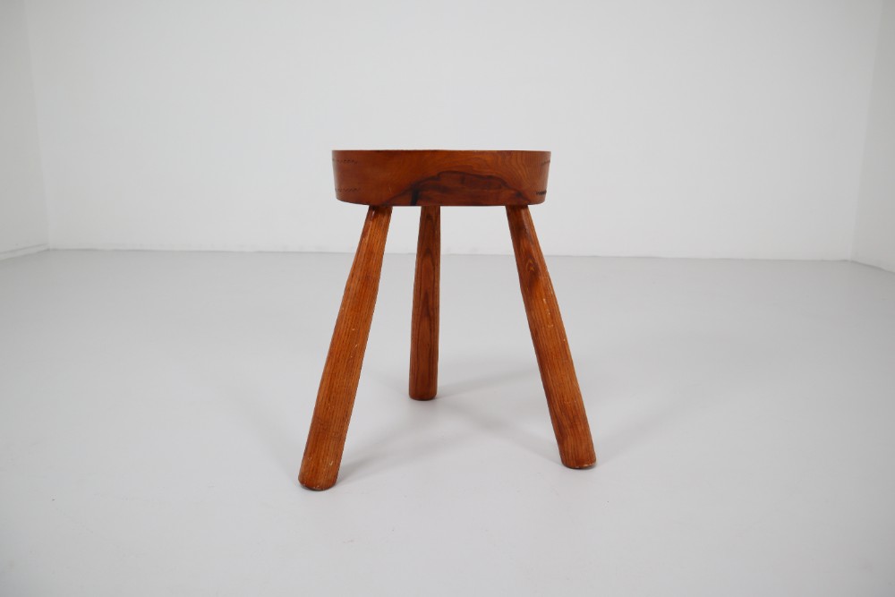 Primitive Elm Stool in Elm France 1960s in the style of Charlotte Perriand Mid-20th century