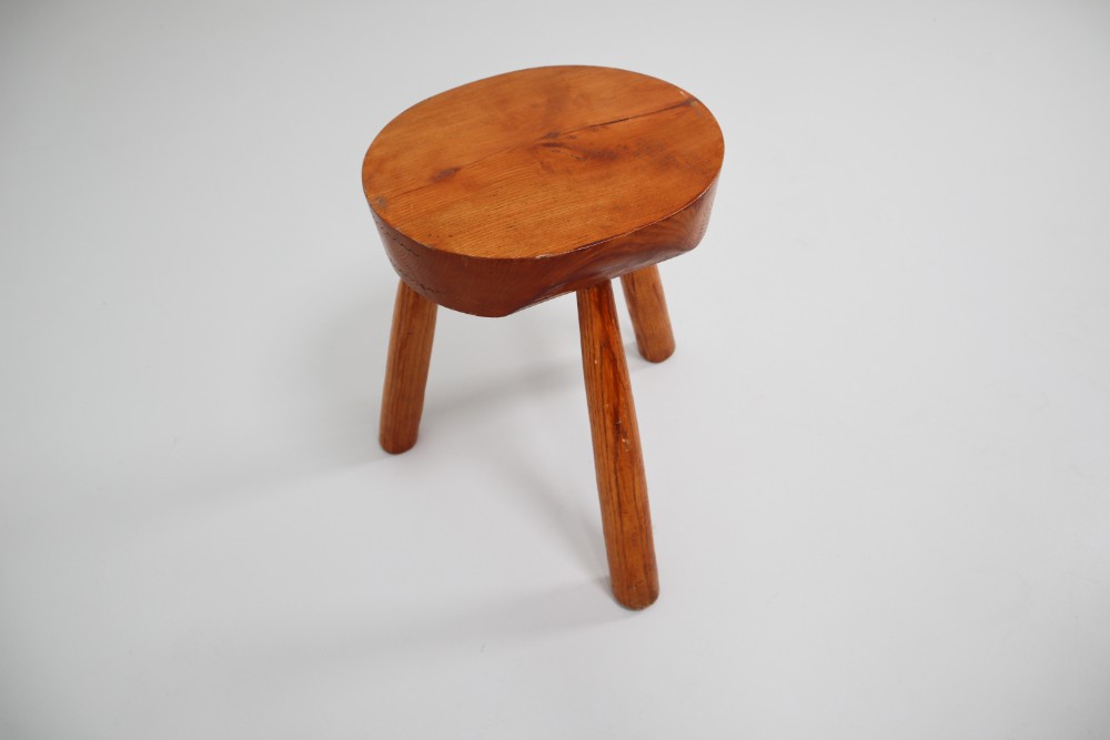 Primitive Elm Stool in Elm France 1960s in the style of Charlotte Perriand Mid-20th century