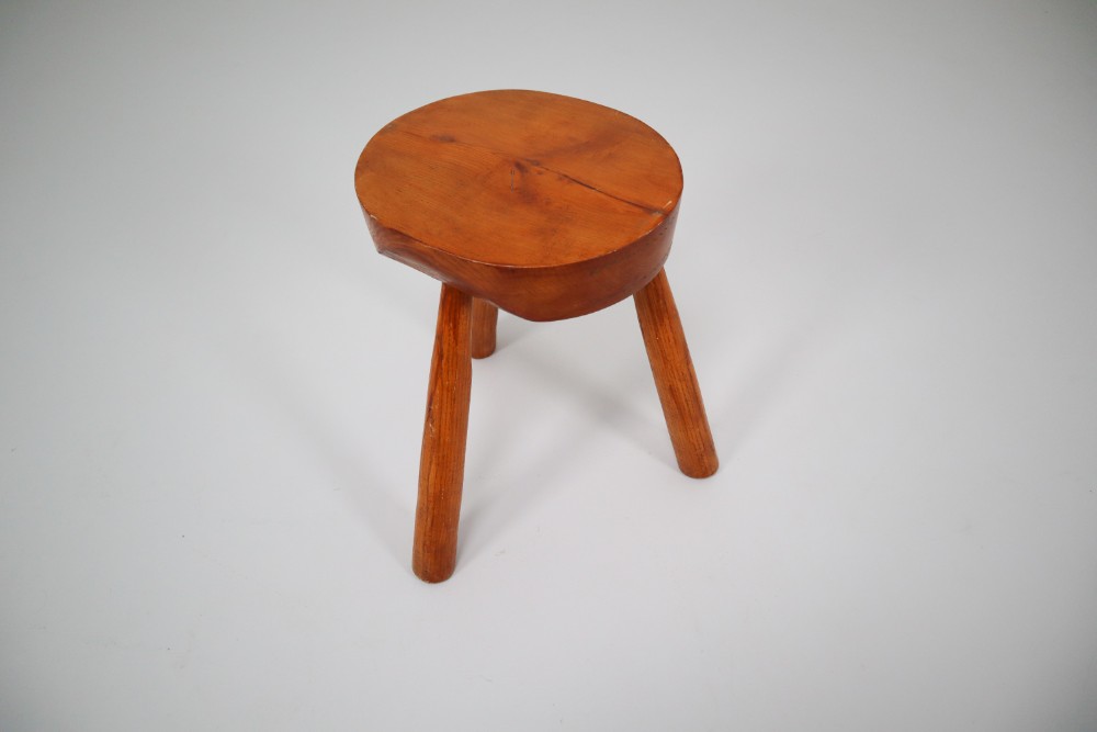 Primitive Elm Stool in Elm France 1960s in the style of Charlotte Perriand Mid-20th century
