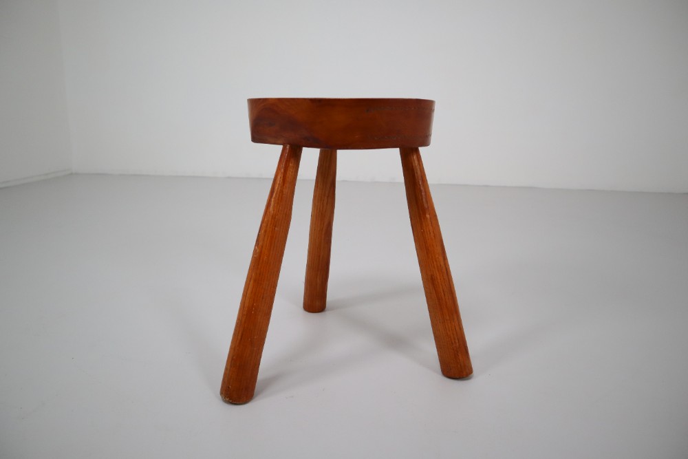 Primitive Elm Stool in Elm France 1960s in the style of Charlotte Perriand Mid-20th century