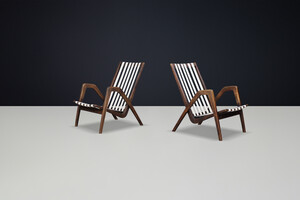 Rare Pair of Jan Vaněk Sculptural Oak Lounge Chairs, 1940s Czech Modernism Mid-20th century
