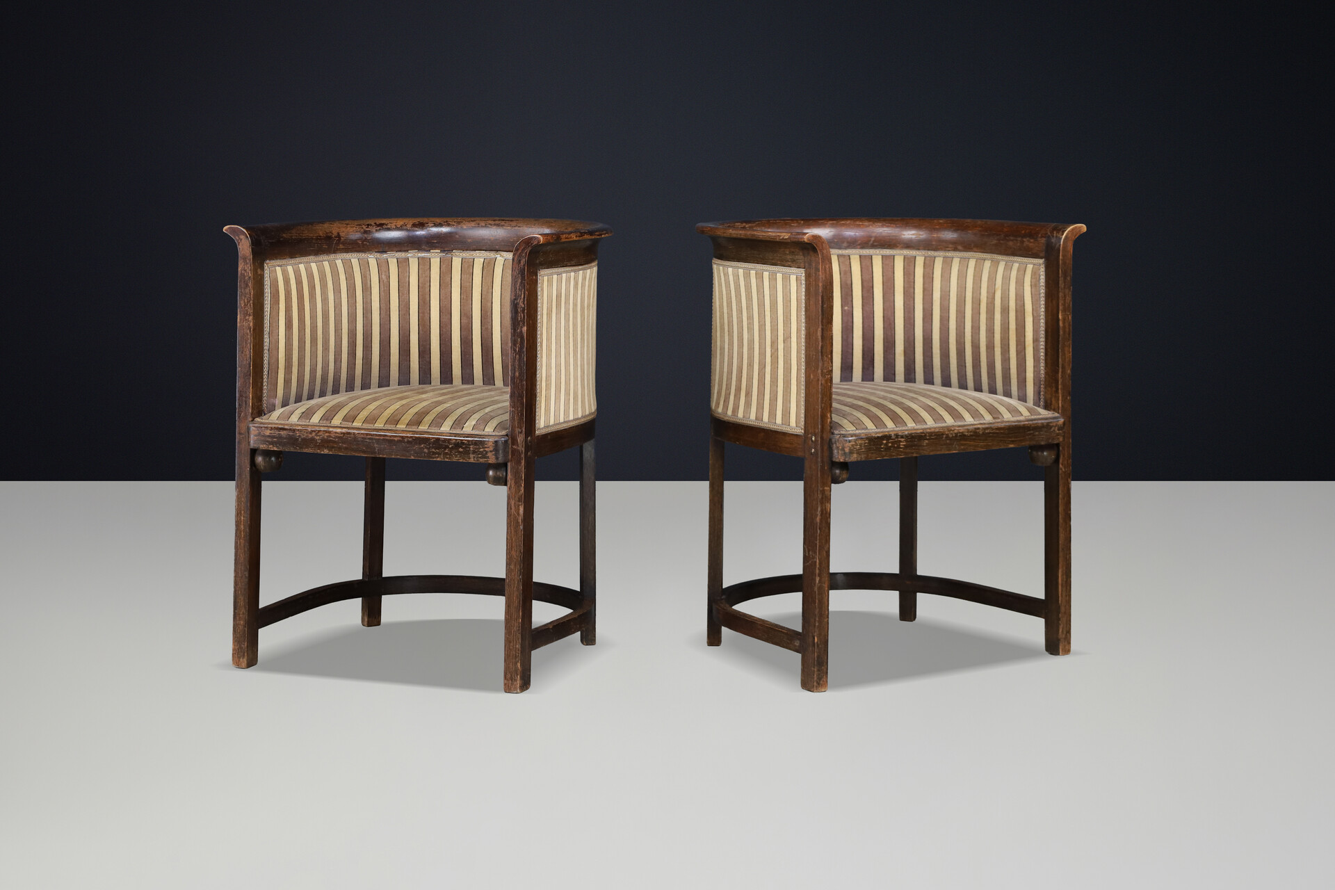 Rare Pair of Josef Hoffmann Cabaret Fledermaus Armchairs, J. & J. Kohn Vienna 1907 Early-20th century