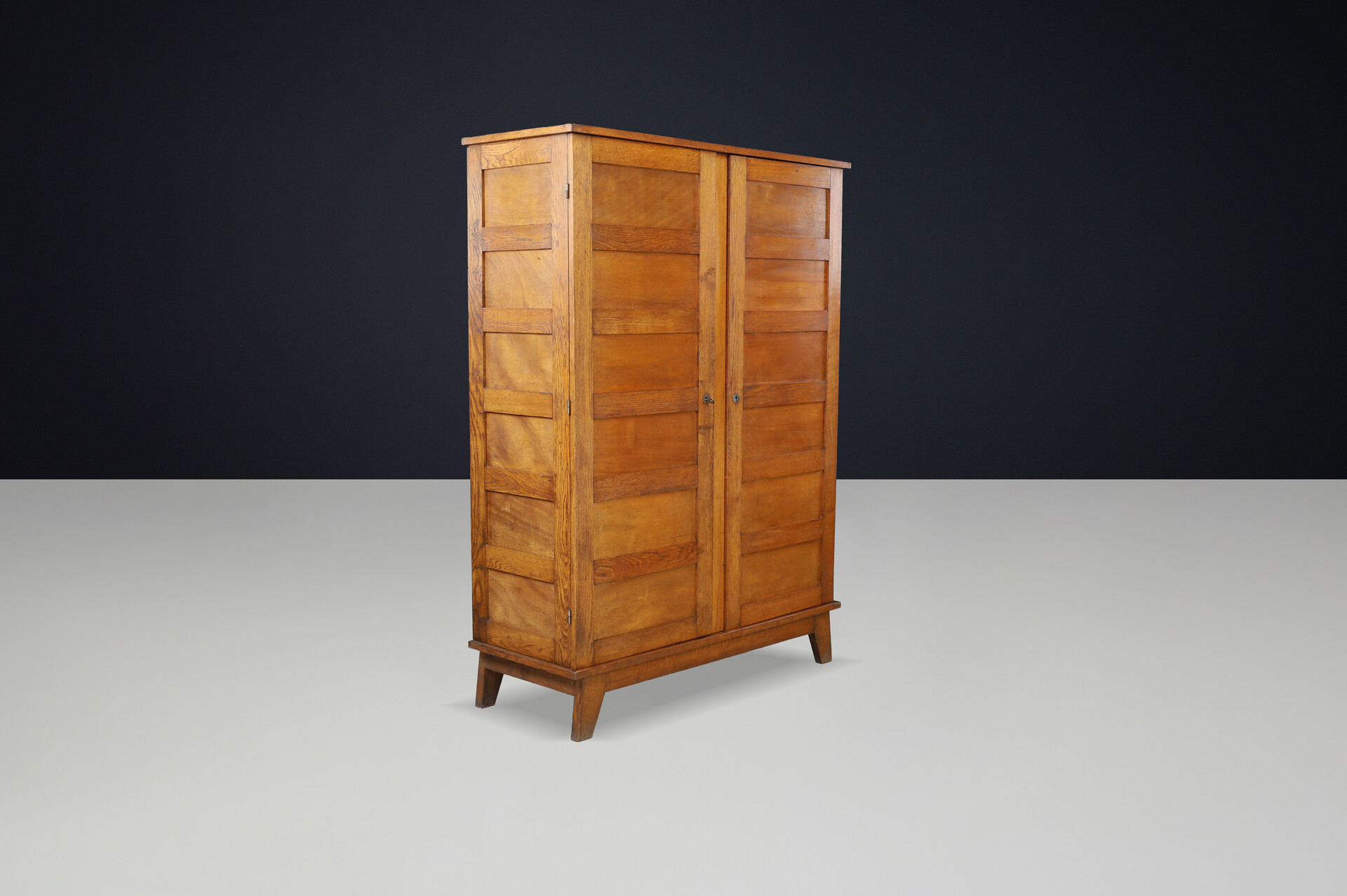 René Gabriel Oak Armoire Model S154 for “Service des Constructions Provisoires”, France 1940s Mid-20th century