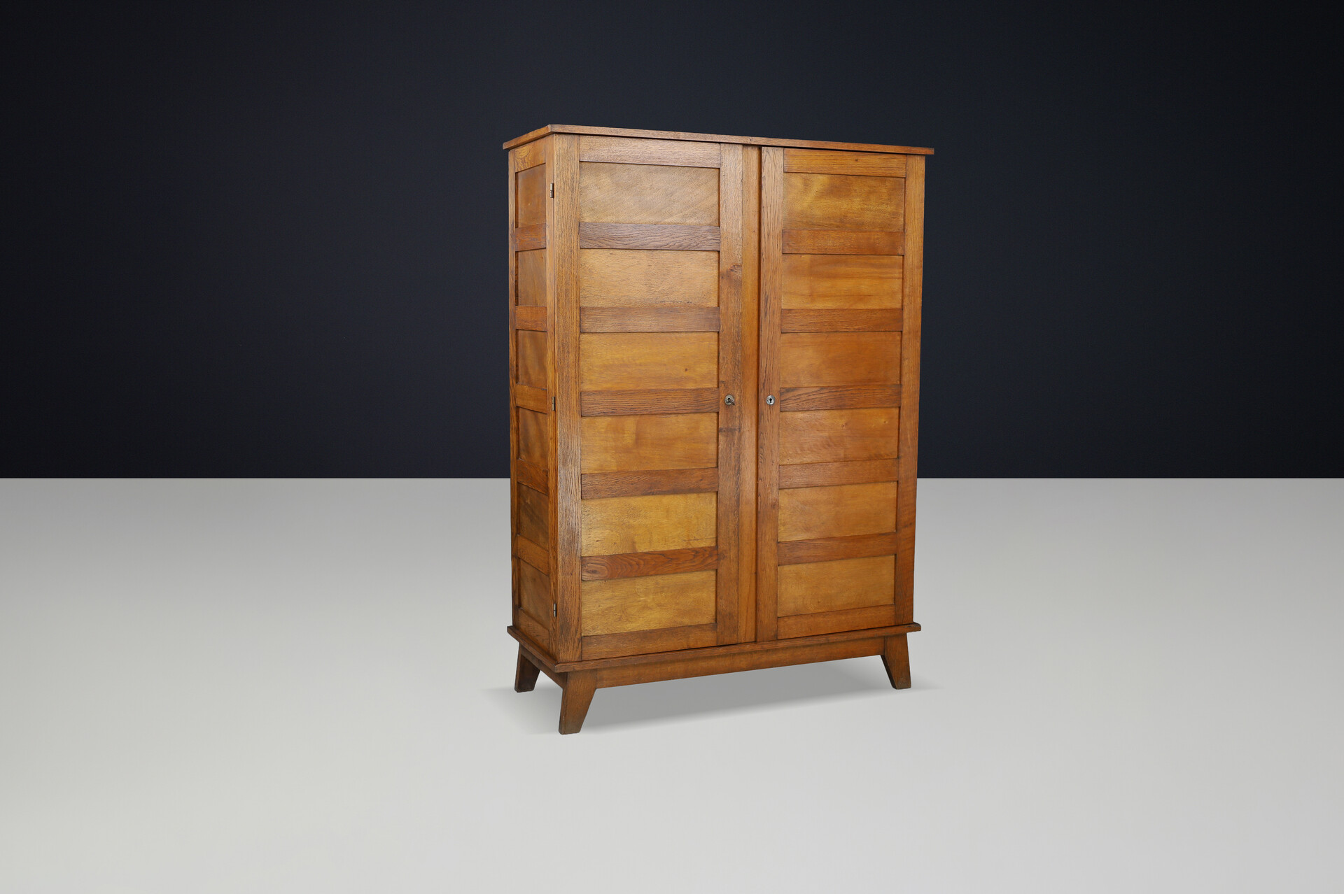 René Gabriel Oak Armoire Model S154 for “Service des Constructions Provisoires”, France 1940s Mid-20th century