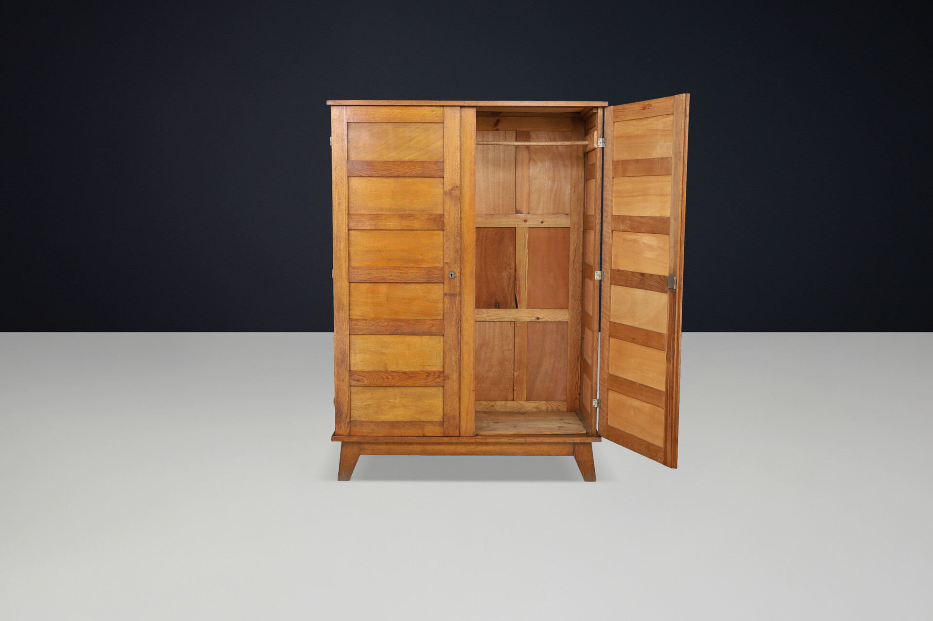 René Gabriel Oak Armoire Model S154 for “Service des Constructions Provisoires”, France 1940s Mid-20th century