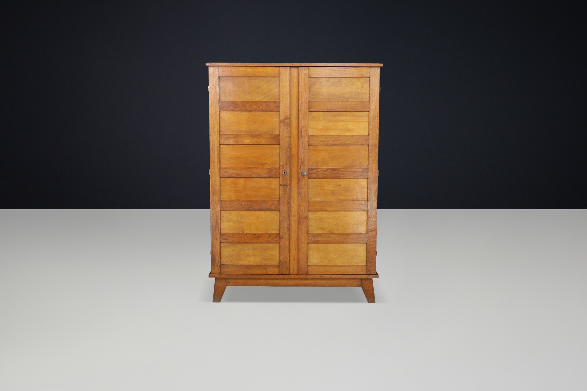 René Gabriel Oak Armoire Model S154 for “Service des Constructions Provisoires”, France 1940s Mid-20th century