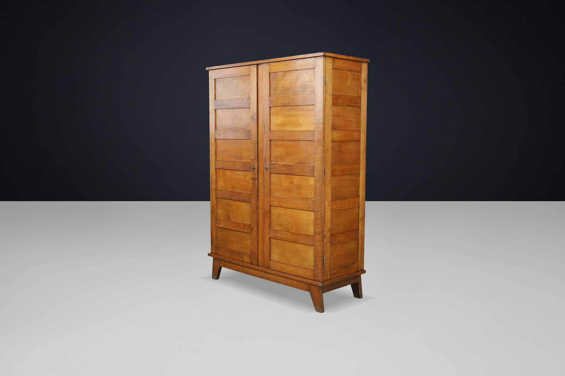 René Gabriel Oak Armoire Model S154 for “Service des Constructions Provisoires”, France 1940s Mid-20th century