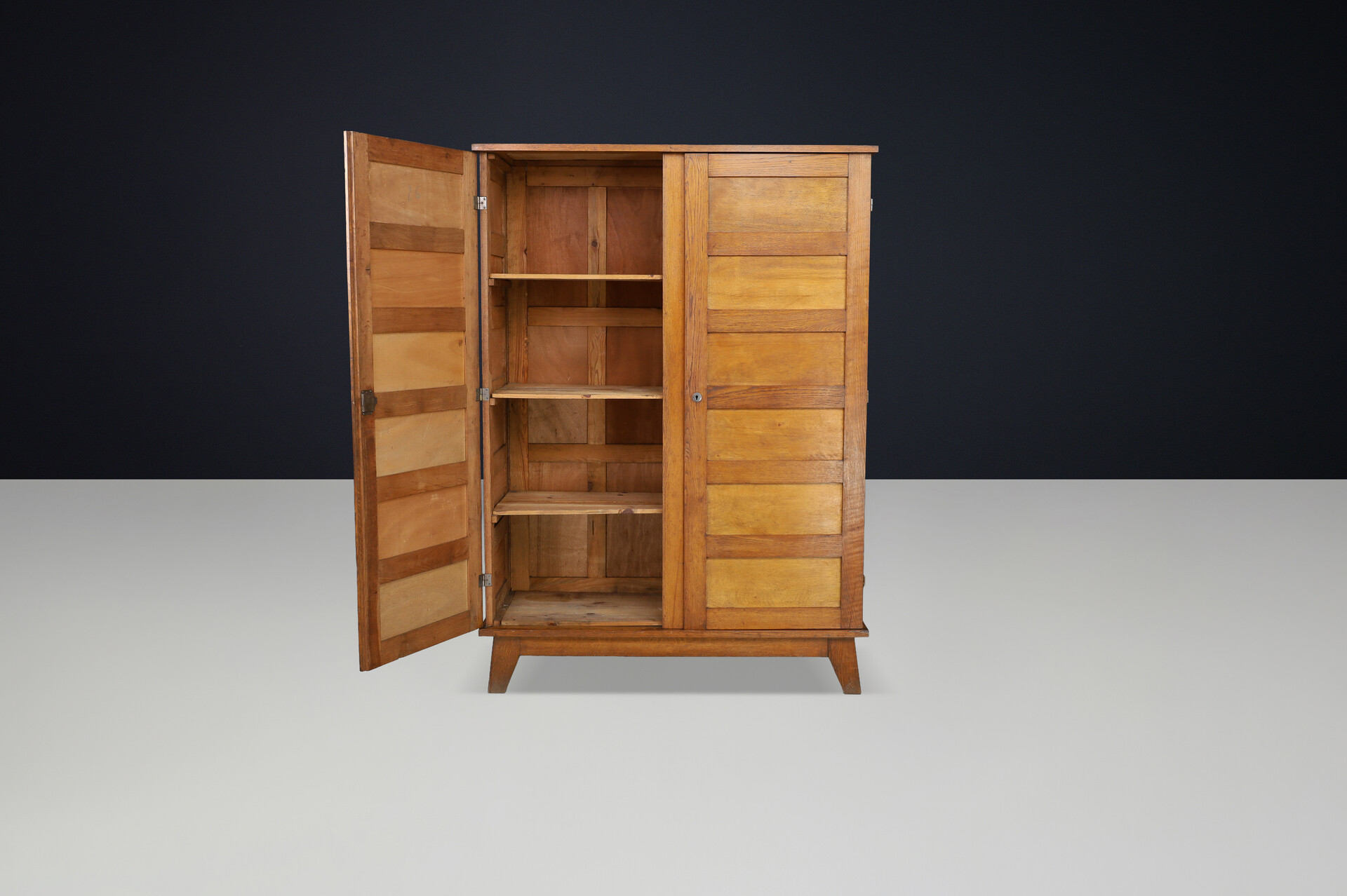 René Gabriel Oak Armoire Model S154 for “Service des Constructions Provisoires”, France 1940s Mid-20th century