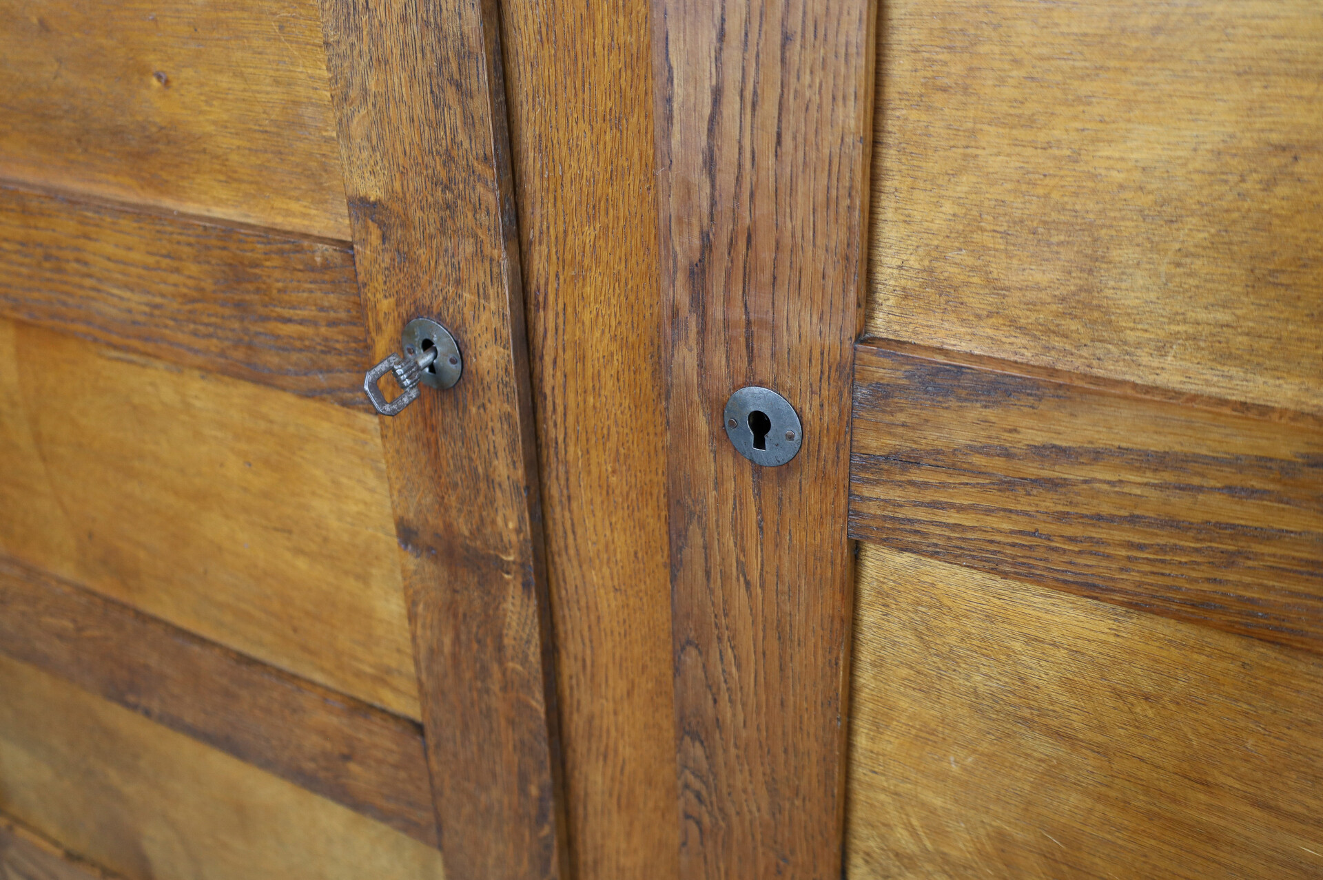 René Gabriel Oak Armoire Model S154 for “Service des Constructions Provisoires”, France 1940s Mid-20th century