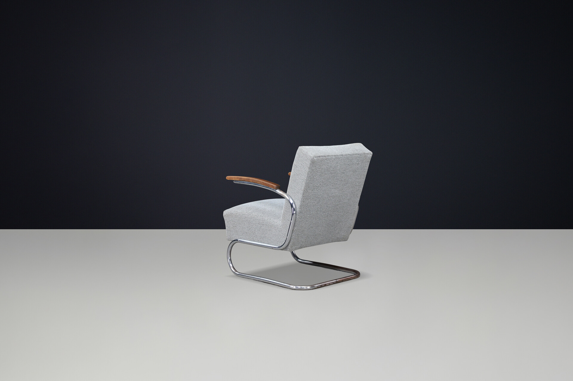 Reupholstered Bauhaus Cantilever Armchair in Tubular Steel, Thonet, 1930s Early-20th century