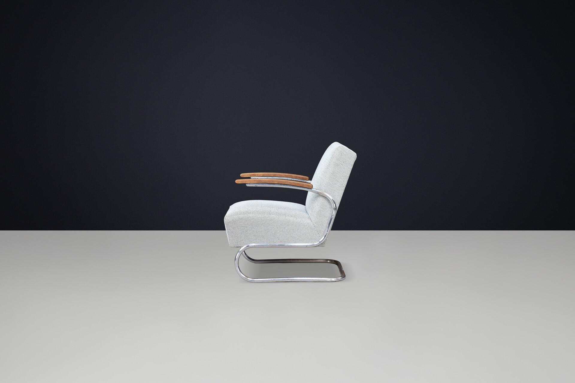 Reupholstered Bauhaus Cantilever Armchair in Tubular Steel, Thonet, 1930s Early-20th century