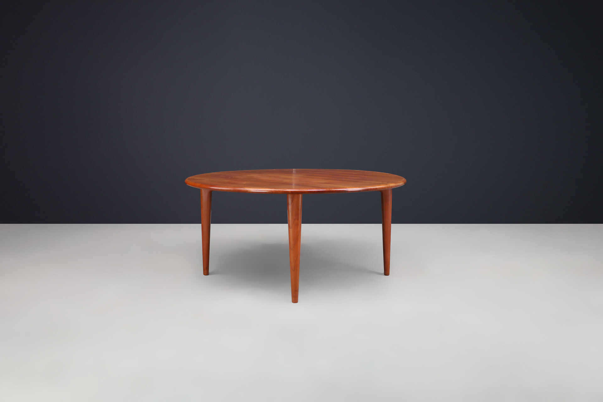 Scandinavian modern A. Mikael Laursen Round Solid Teak Dining Table, Denmark 1960 Mid-20th century