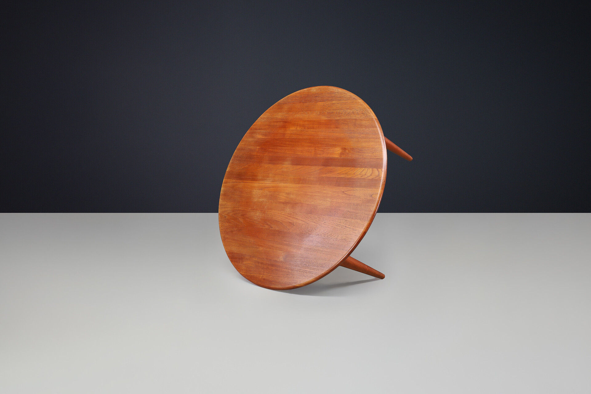 Scandinavian modern A. Mikael Laursen Round Solid Teak Dining Table, Denmark 1960 Mid-20th century