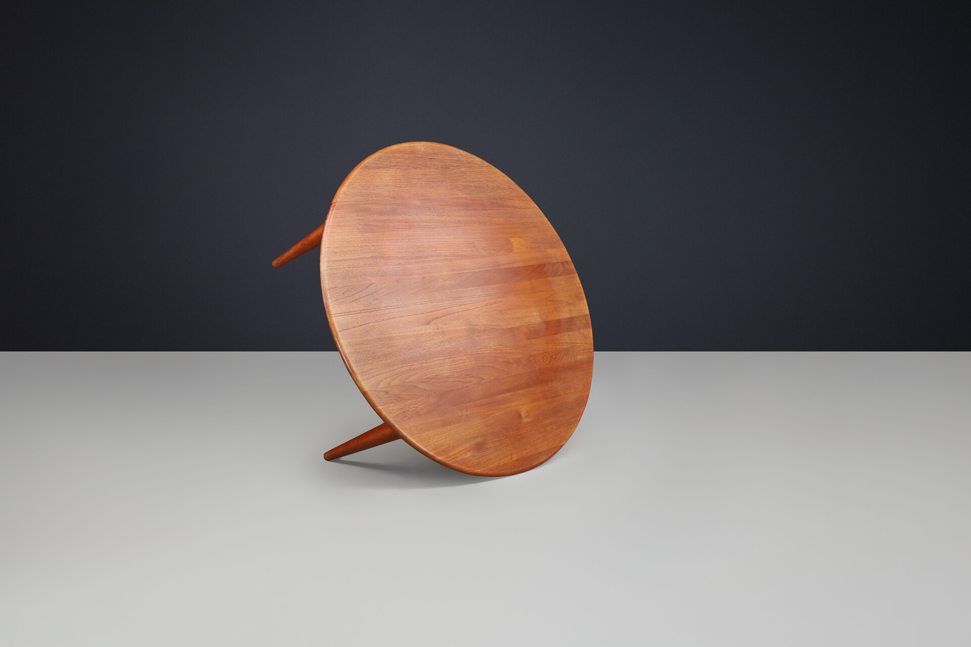 Scandinavian modern A. Mikael Laursen Round Solid Teak Dining Table, Denmark 1960 Mid-20th century