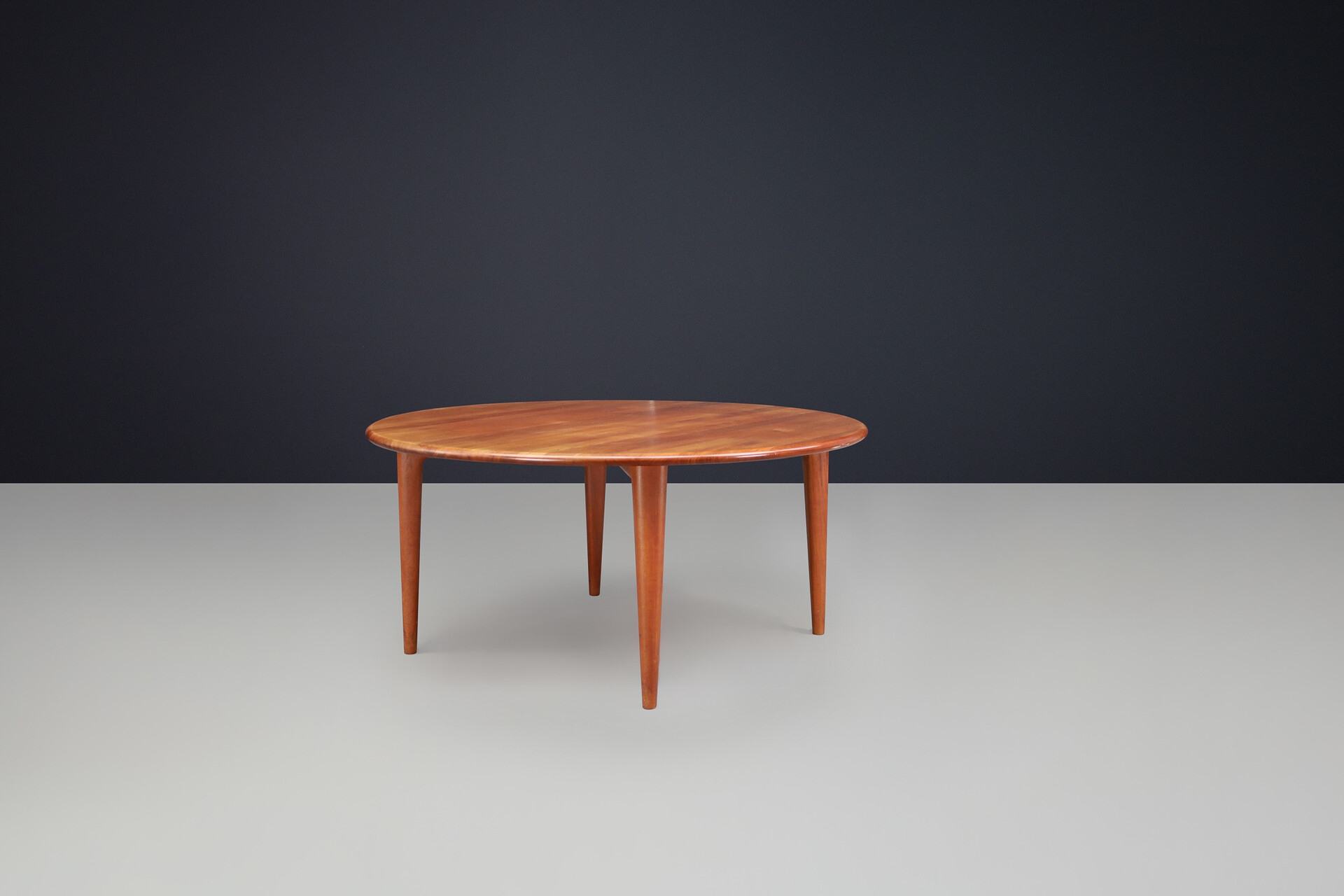 Scandinavian modern A. Mikael Laursen Round Solid Teak Dining Table, Denmark 1960 Mid-20th century