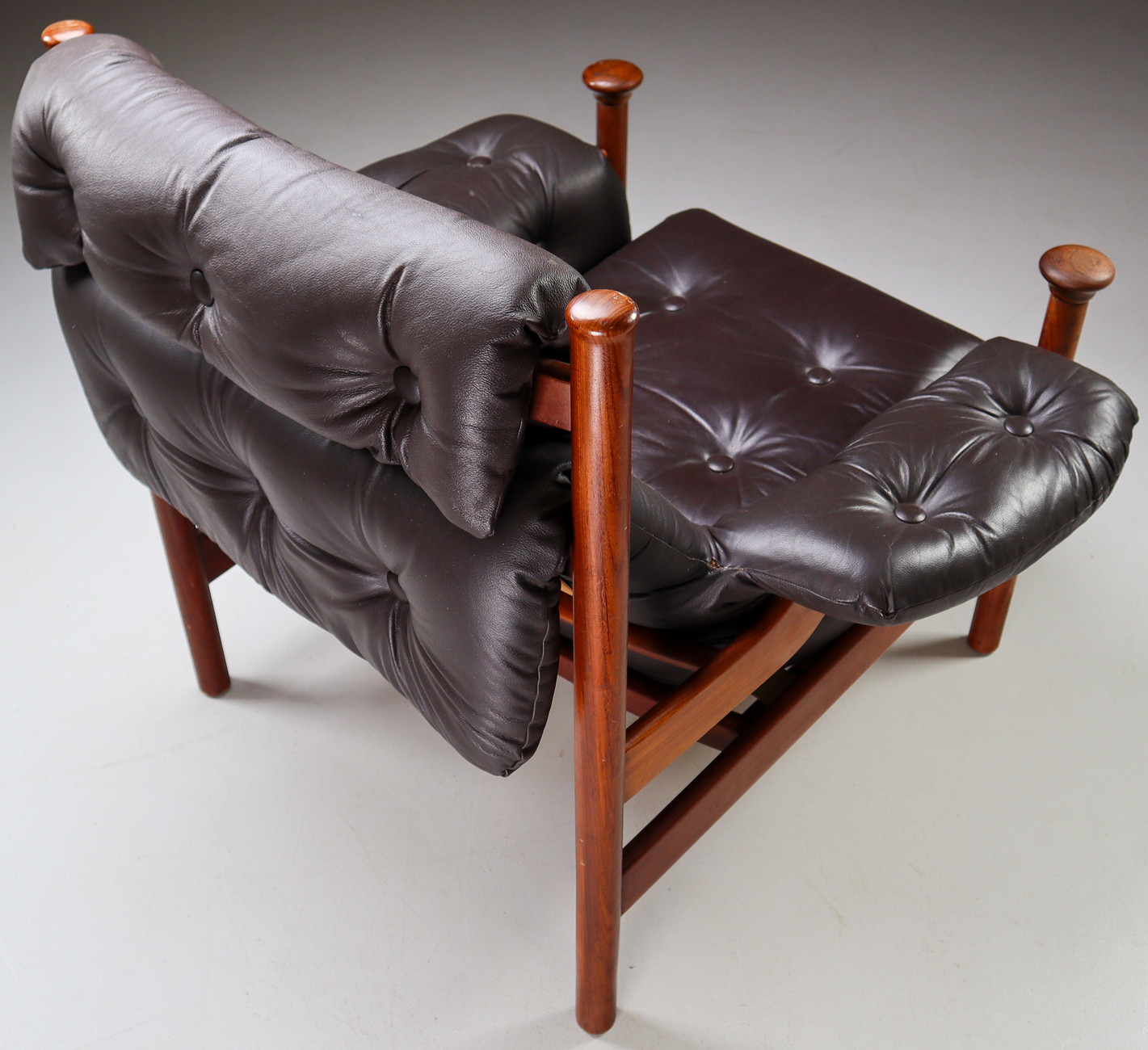Scandinavian Modern Armchair in Leather and rosewood 1960s Mid-20th century