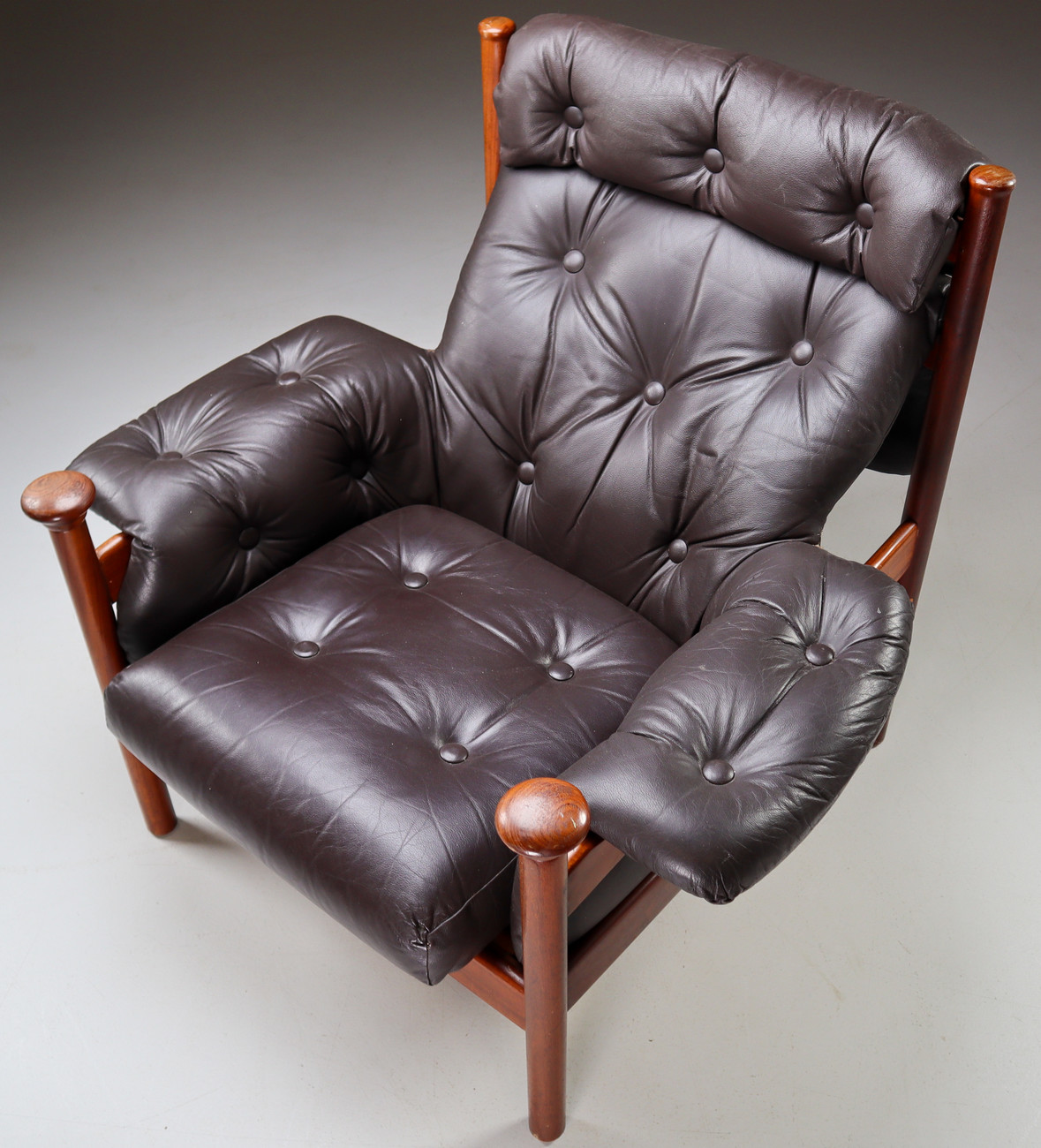 Scandinavian Modern Armchair in Leather and rosewood 1960s Mid-20th century