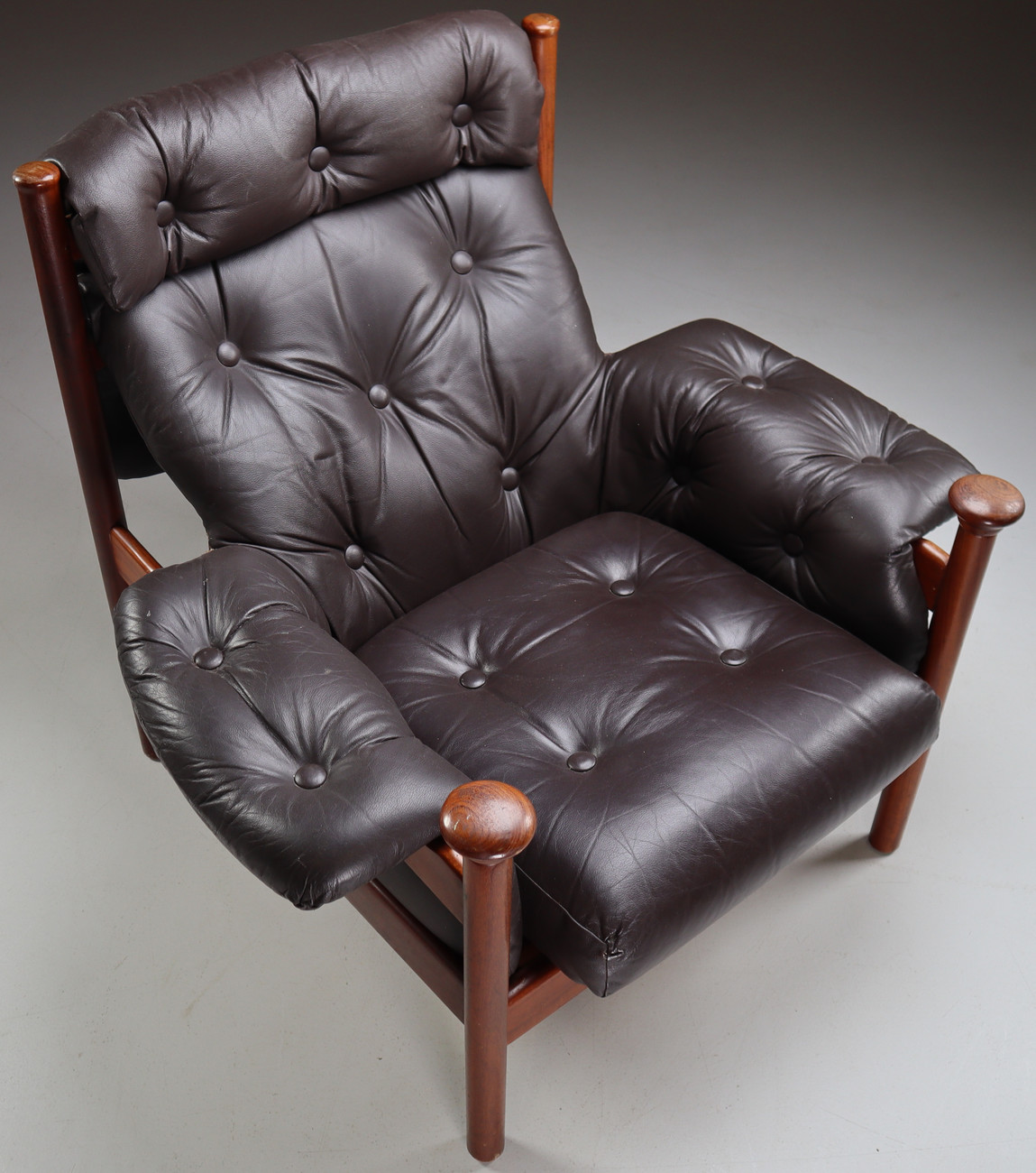 Scandinavian Modern Armchair in Leather and rosewood 1960s Mid-20th century