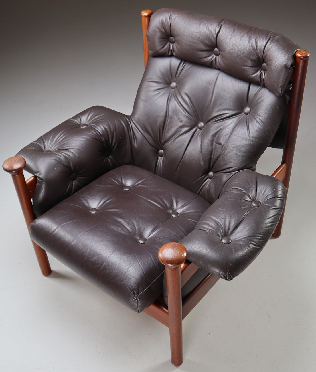 Scandinavian Modern Armchair in Leather and rosewood 1960s Mid-20th century