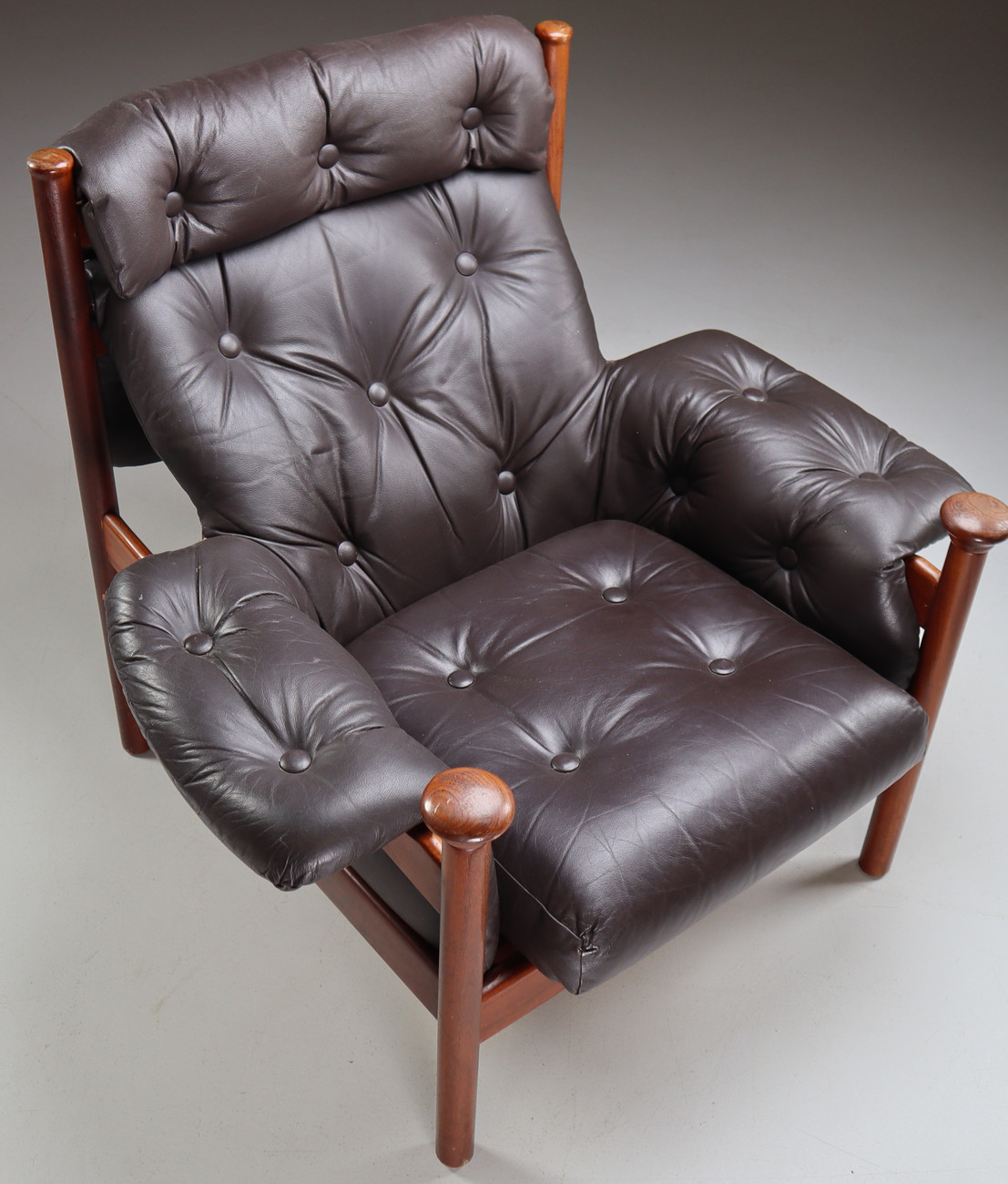 Scandinavian Modern Armchair in Leather and rosewood 1960s Mid-20th century