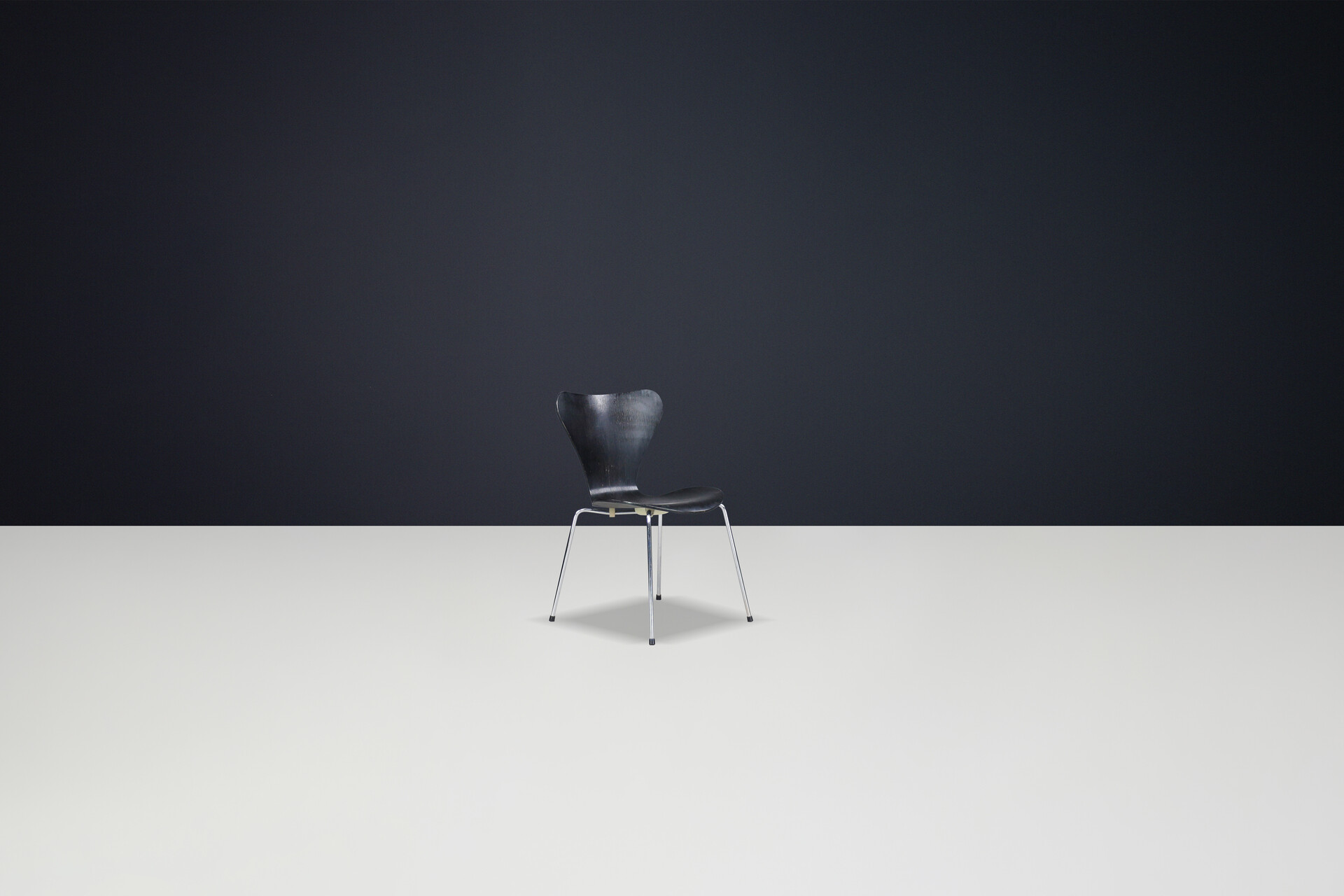 Scandinavian modern Arne Jacobsen Fritz  Chairs in Black, Model 3107 Denmark 1990s Late-20th century