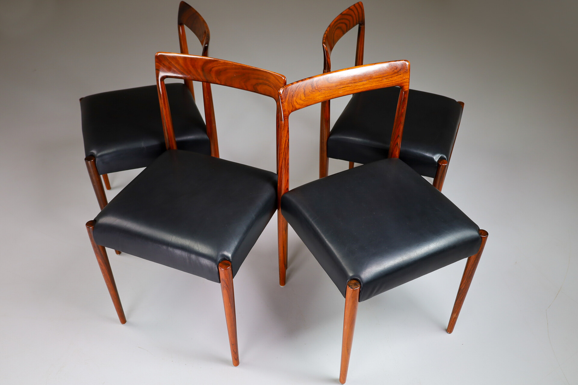 Scandinavian modern Dining Chairs with rosewood frame and black leather seat, Denmark 1950s Mid-20th century