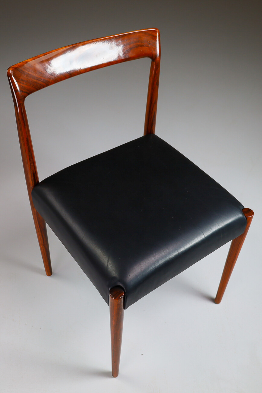 Scandinavian modern Dining Chairs with rosewood frame and black leather seat, Denmark 1950s Mid-20th century