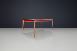 Scandinavian modern Extendable Henning Kjaernulf Table, Denmark 1960s Mid-20th century