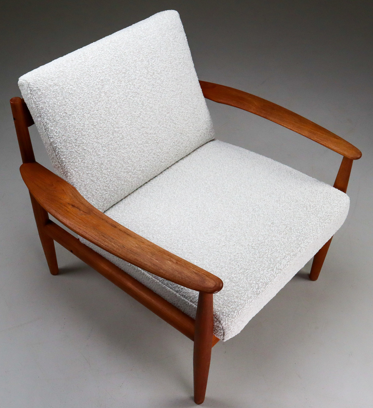 Mid century discount scandinavian chair