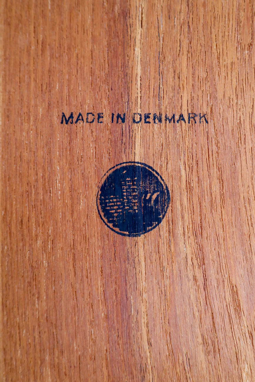 Scandinavian modern Hans Wegner Beautiful Rare Drop Leaf Dining Table Denmark 1970s Wholesale export The nertherlands Mid-20th century