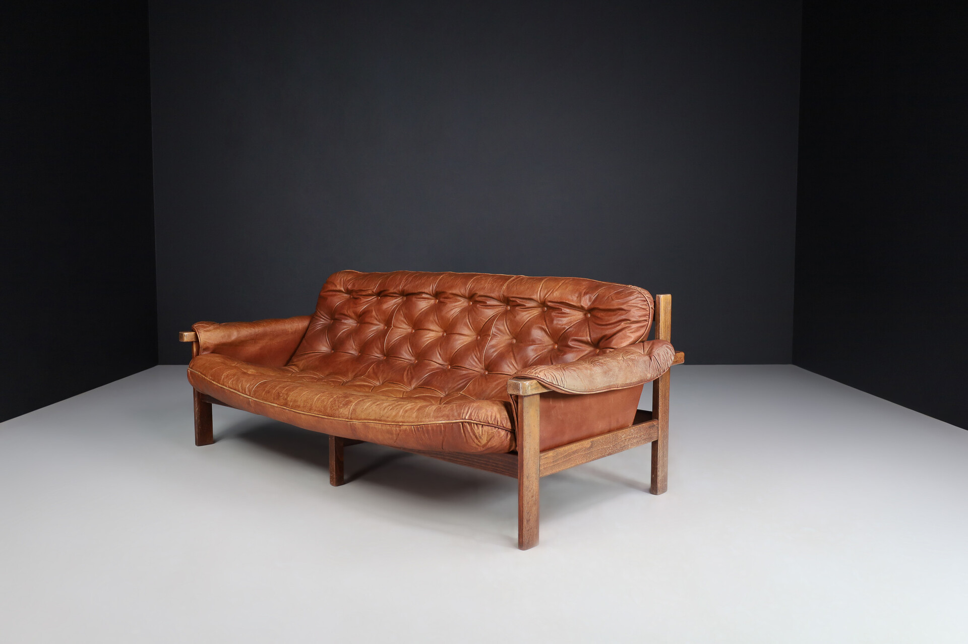 Scandinavian modern Lounge sofa in patinated leather and wood , Denmark 1960s Mid-20th century