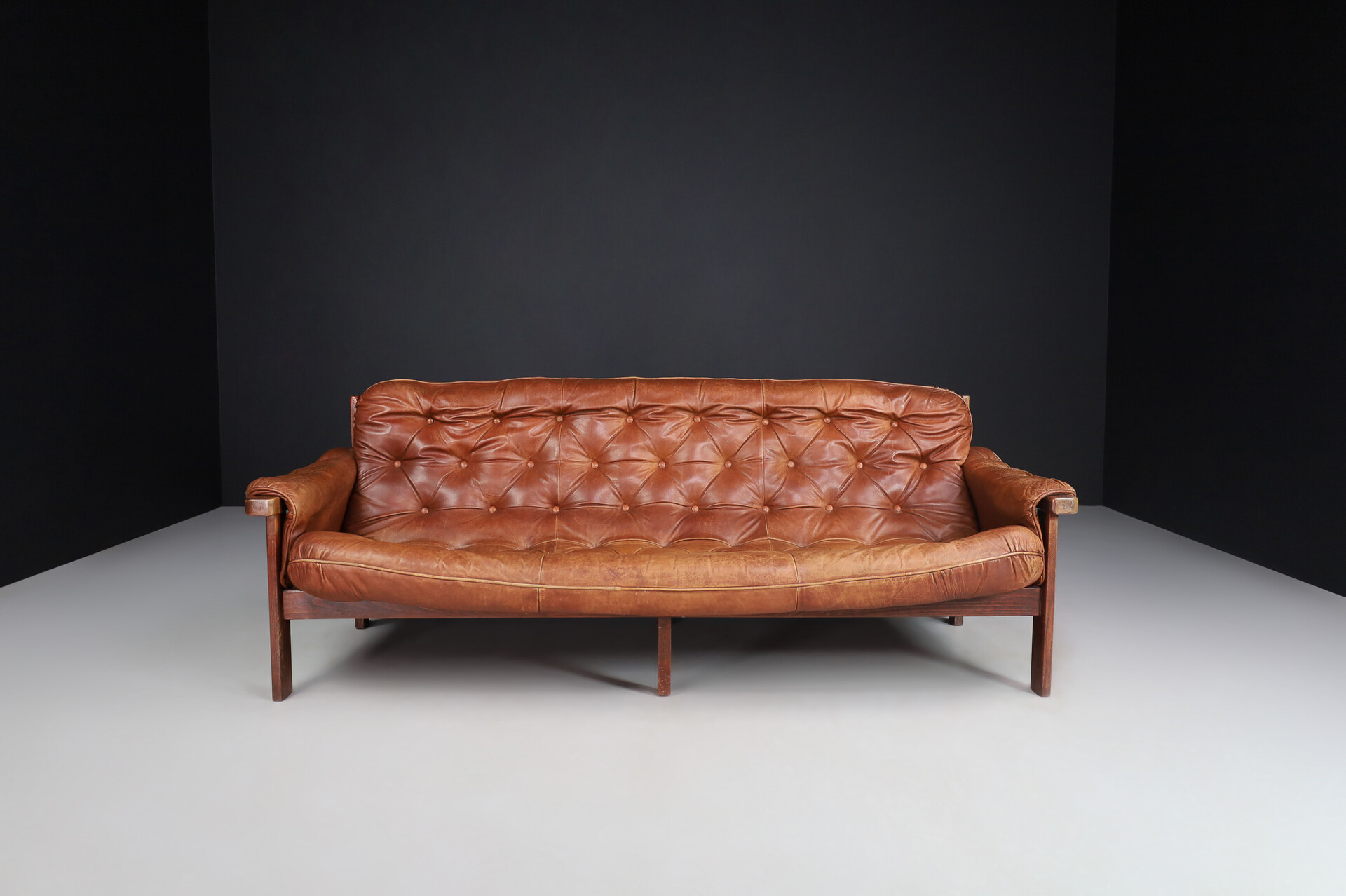 Scandinavian modern Lounge sofa in patinated leather and wood , Denmark 1960s Mid-20th century