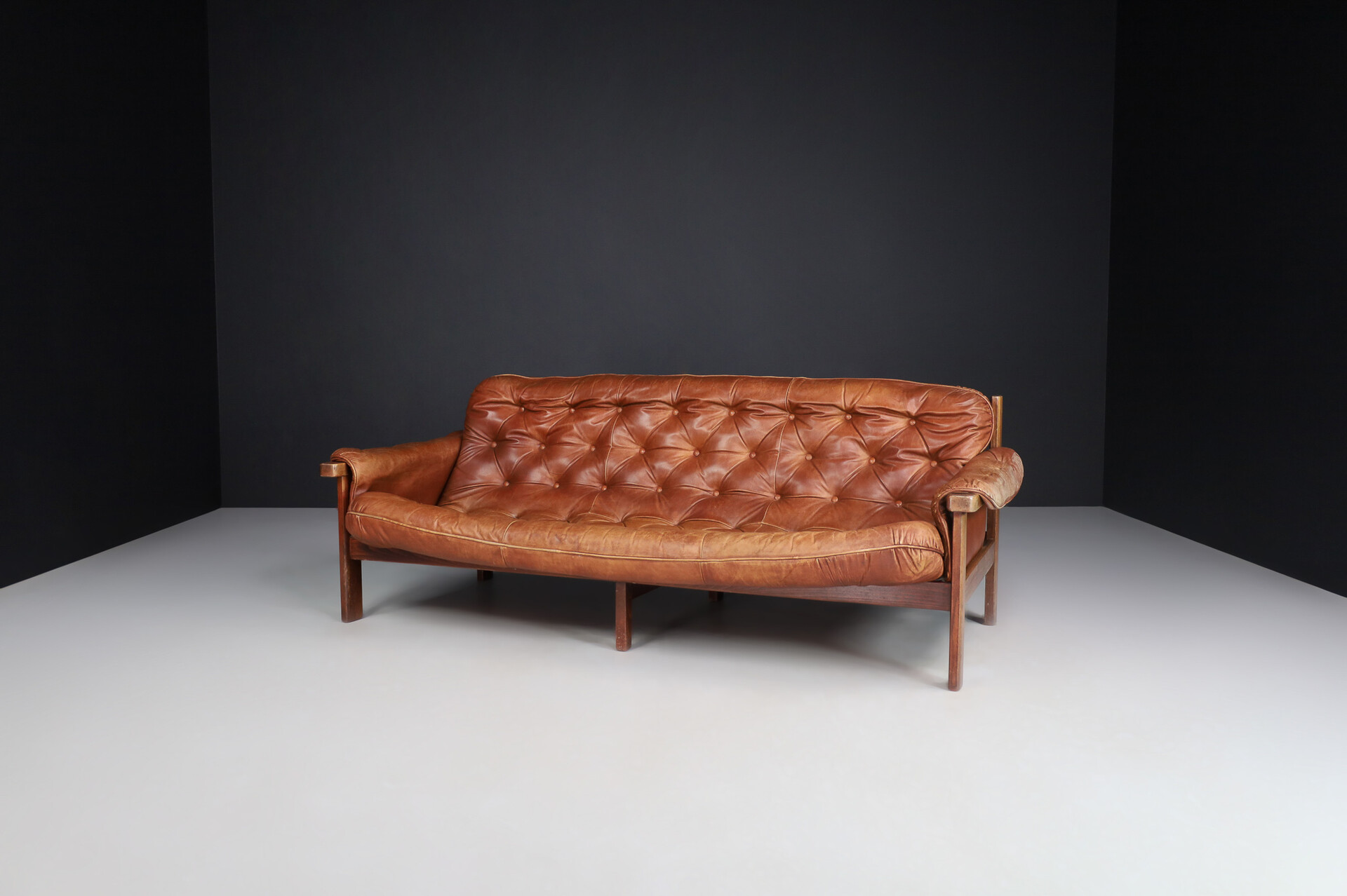 Scandinavian modern Lounge sofa in patinated leather and wood , Denmark 1960s Mid-20th century