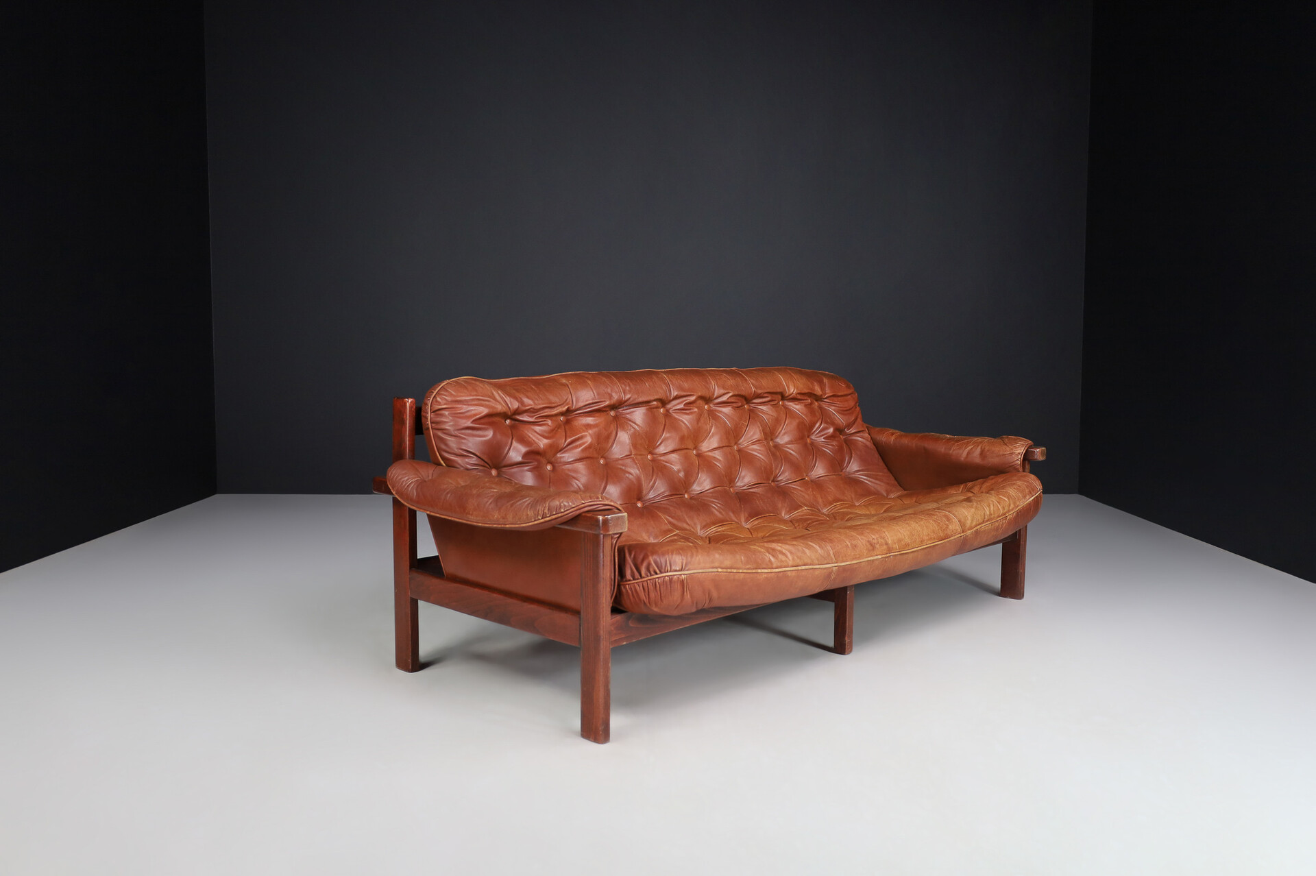Scandinavian modern Lounge sofa in patinated leather and wood , Denmark 1960s Mid-20th century