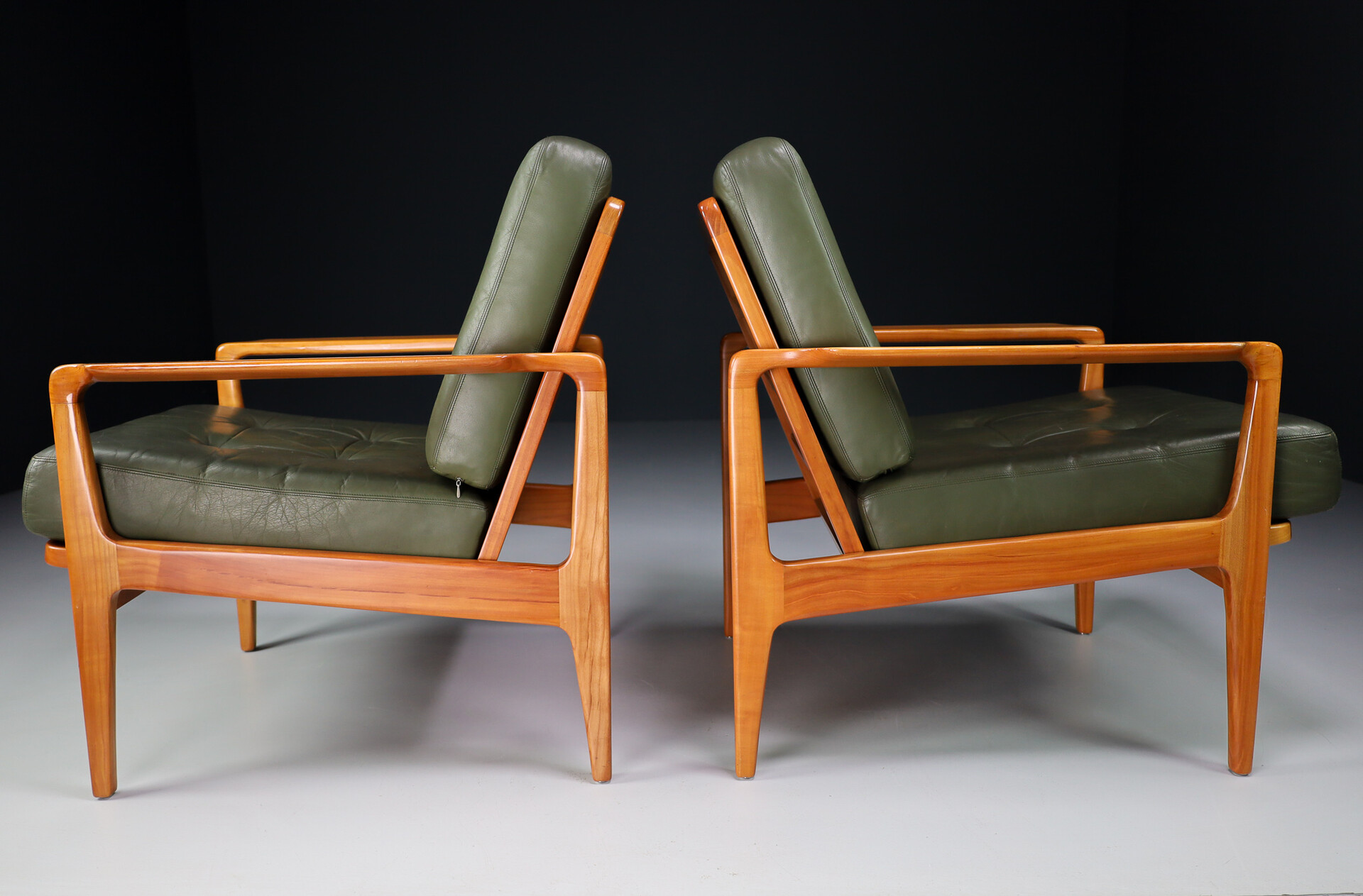 Scandinavian modern Midcentury Danish Lounge Chairs by Arne Wahl Iversen in Green Leather, 1960s Mid-20th century