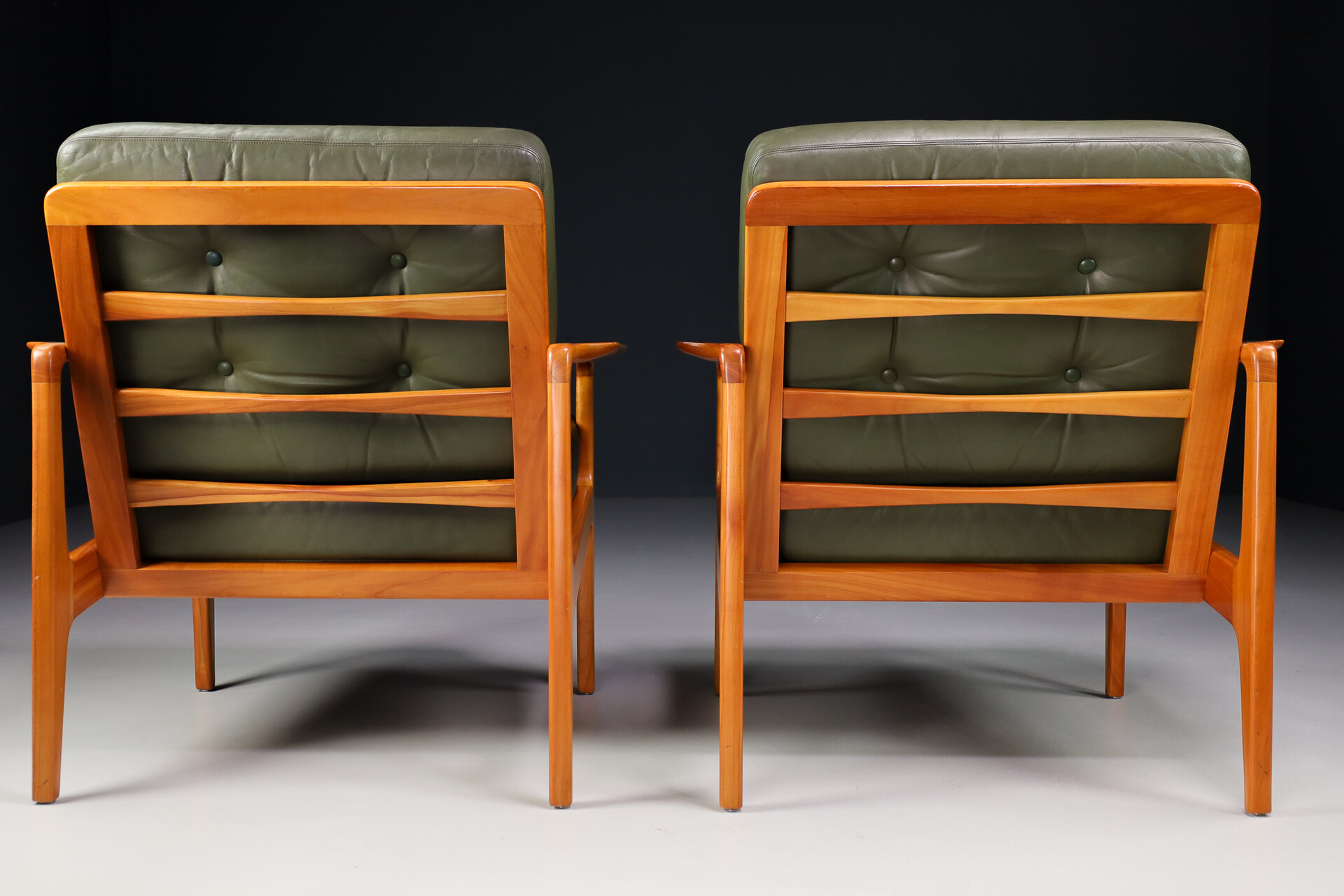 Scandinavian modern Midcentury Danish Lounge Chairs by Arne Wahl Iversen in Green Leather, 1960s Mid-20th century