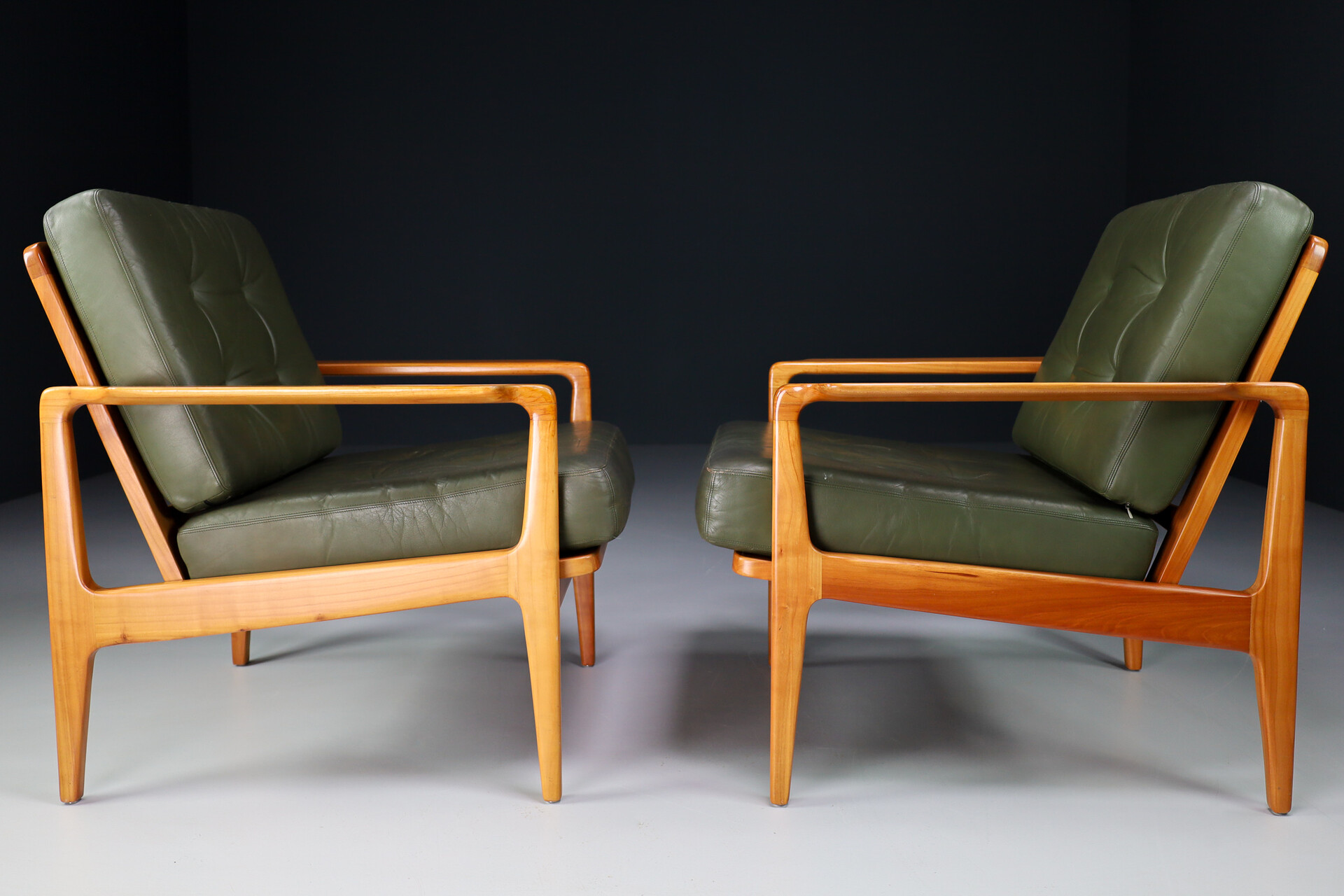 Scandinavian modern Midcentury Danish Lounge Chairs by Arne Wahl Iversen in Green Leather, 1960s Mid-20th century