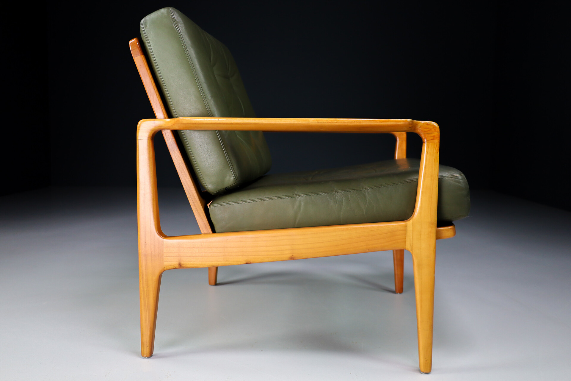 Scandinavian modern Midcentury Danish Lounge Chairs by Arne Wahl Iversen in Green Leather, 1960s Mid-20th century