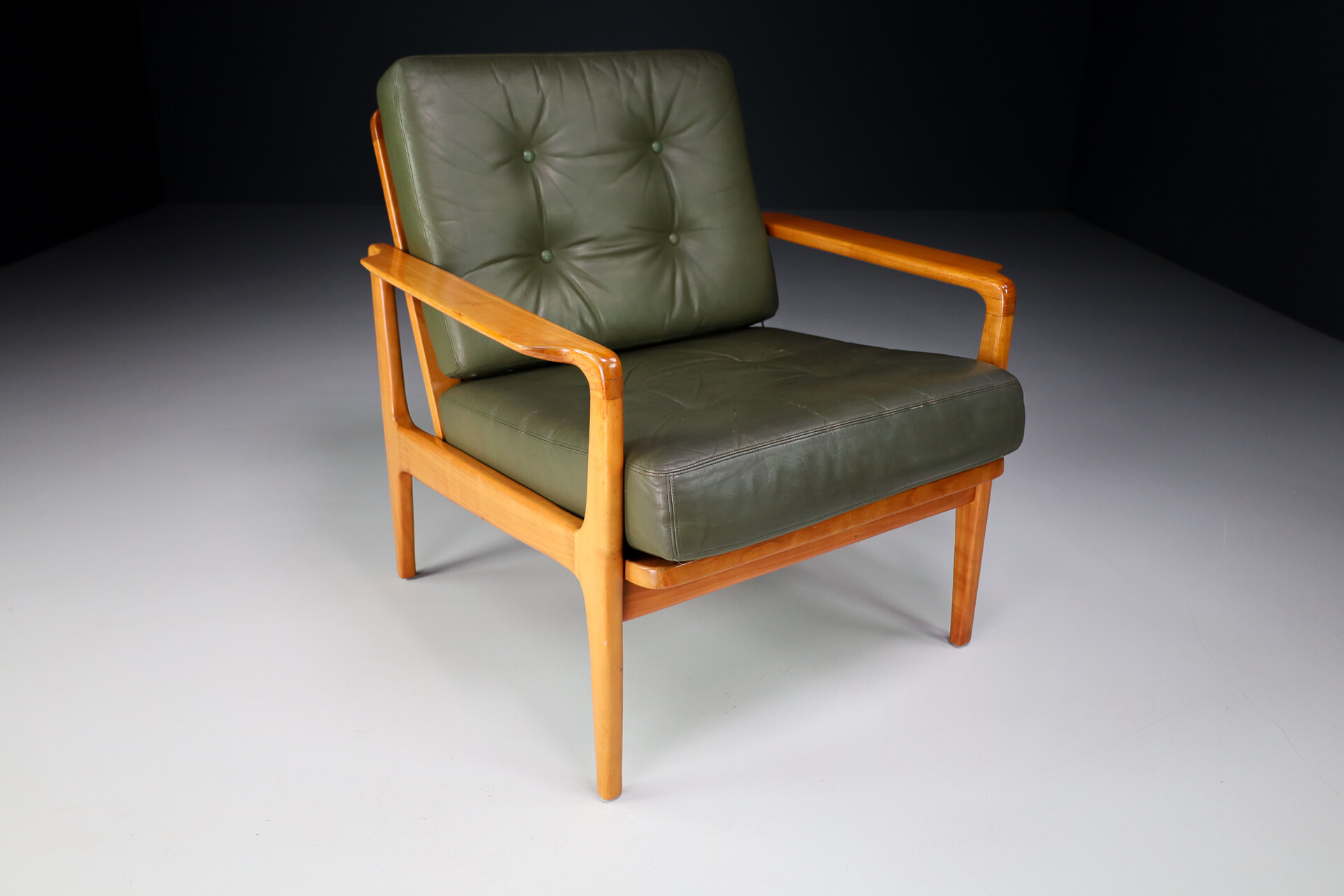 Scandinavian modern Midcentury Danish Lounge Chairs by Arne Wahl Iversen in Green Leather, 1960s Mid-20th century