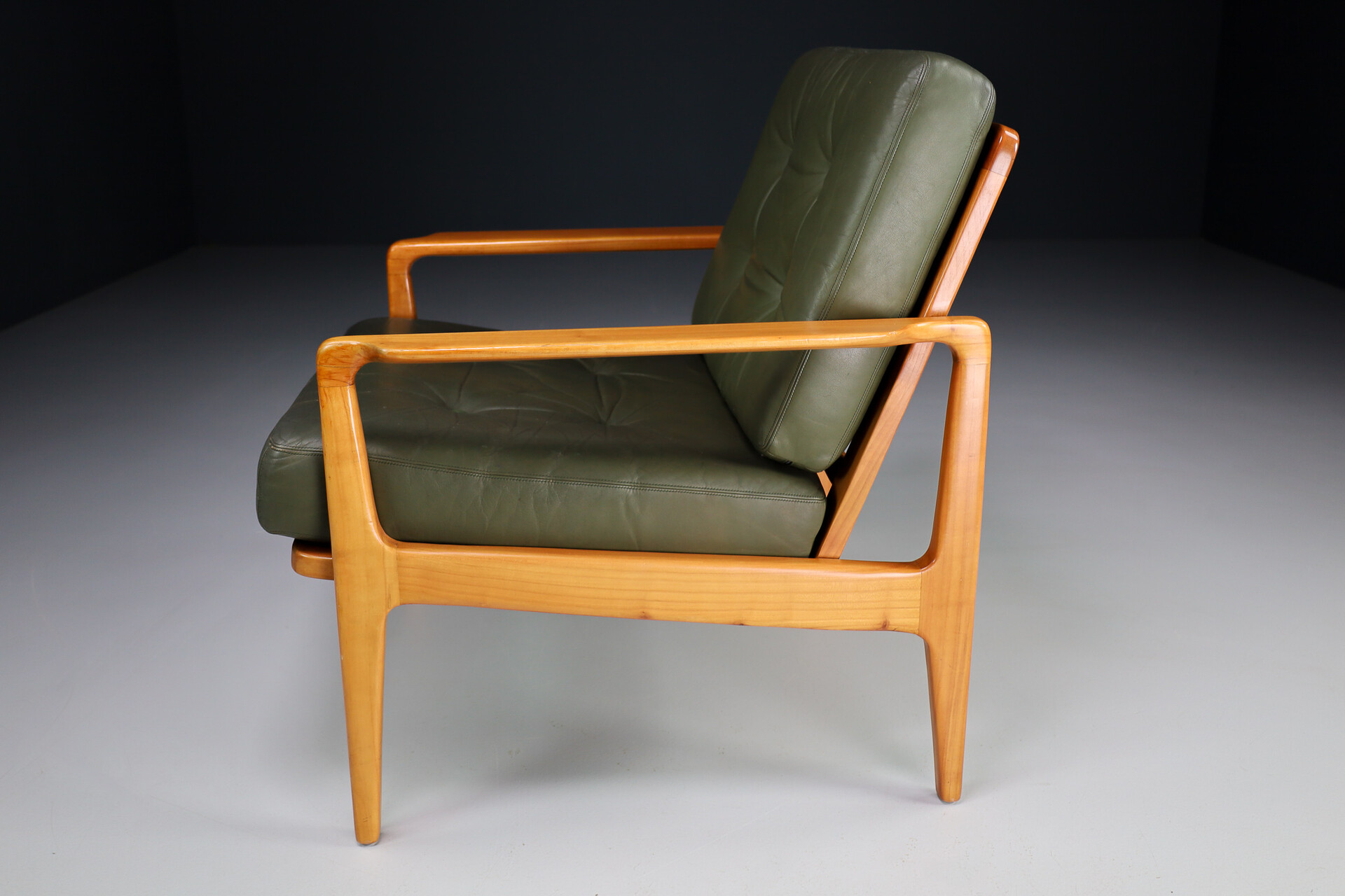Scandinavian modern Midcentury Danish Lounge Chairs by Arne Wahl Iversen in Green Leather, 1960s Mid-20th century