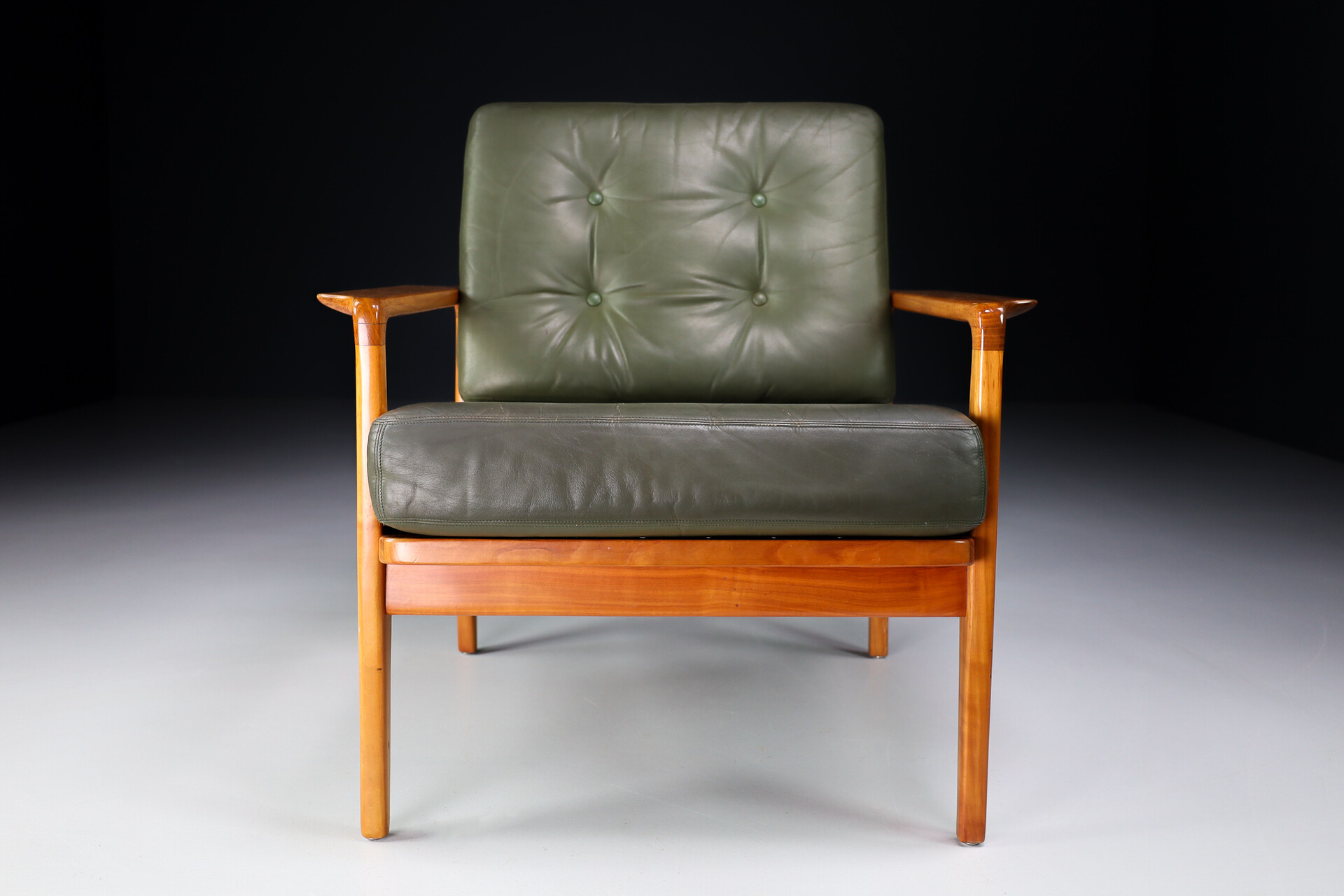 Scandinavian modern Midcentury Danish Lounge Chairs by Arne Wahl Iversen in Green Leather, 1960s Mid-20th century
