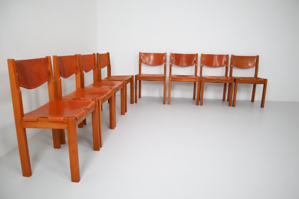 Scandinavian modern Set of Eight Cognac Leather Dining Chairs in Pinewood, France, 1960s Mid-20th century