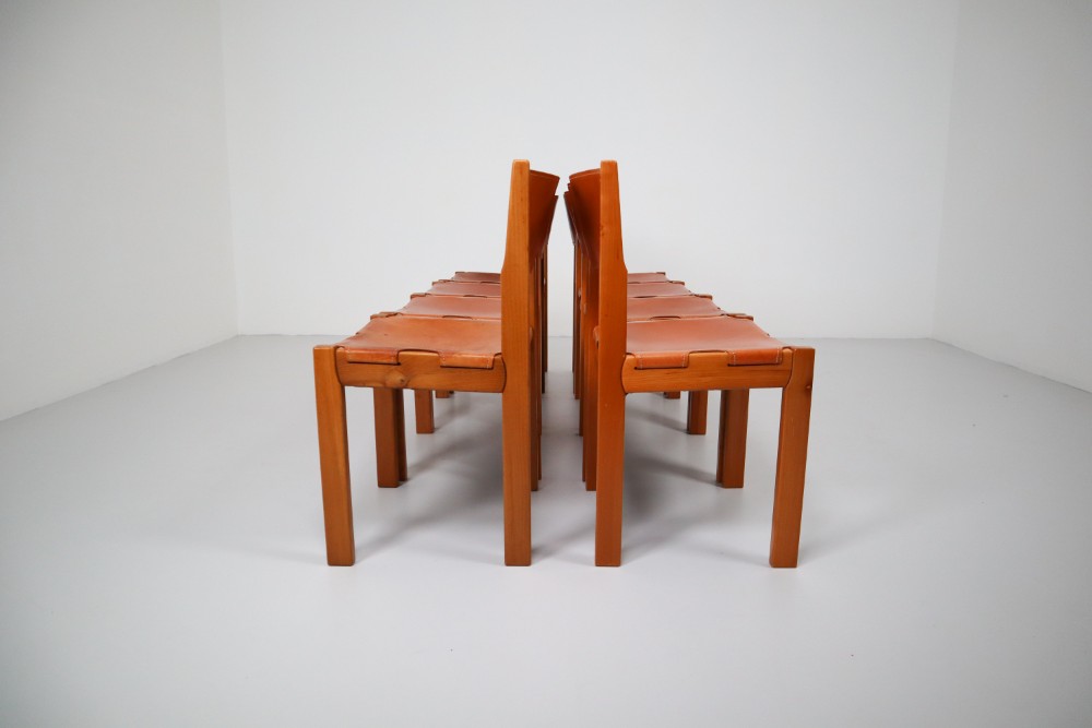 Scandinavian modern Set of Eight Cognac Leather Dining Chairs in Pinewood, France, 1960s Mid-20th century