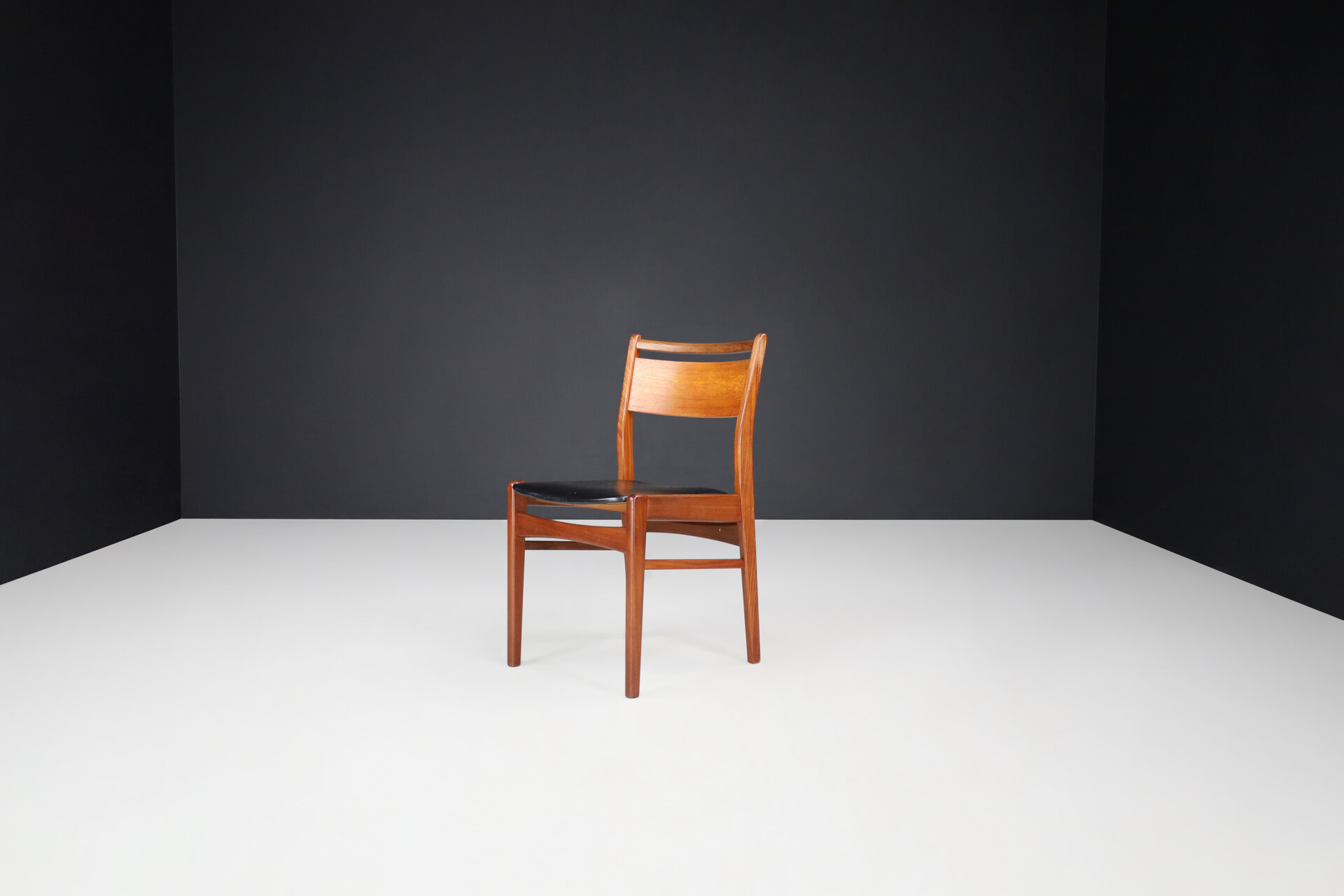 Scandinavian modern Teak and leather dinning chairs , Denmark 1960s Mid-20th century