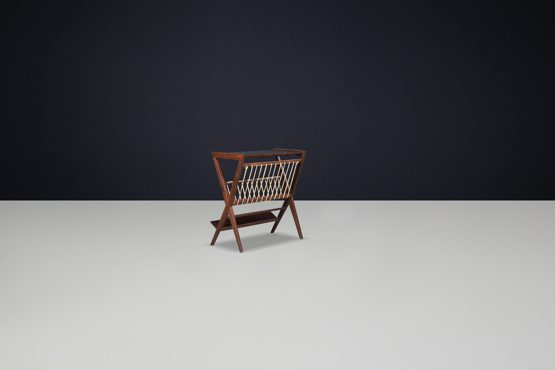 Scandinavian modern Wood and rope magazine rack, Denmark 1950s Mid-20th century